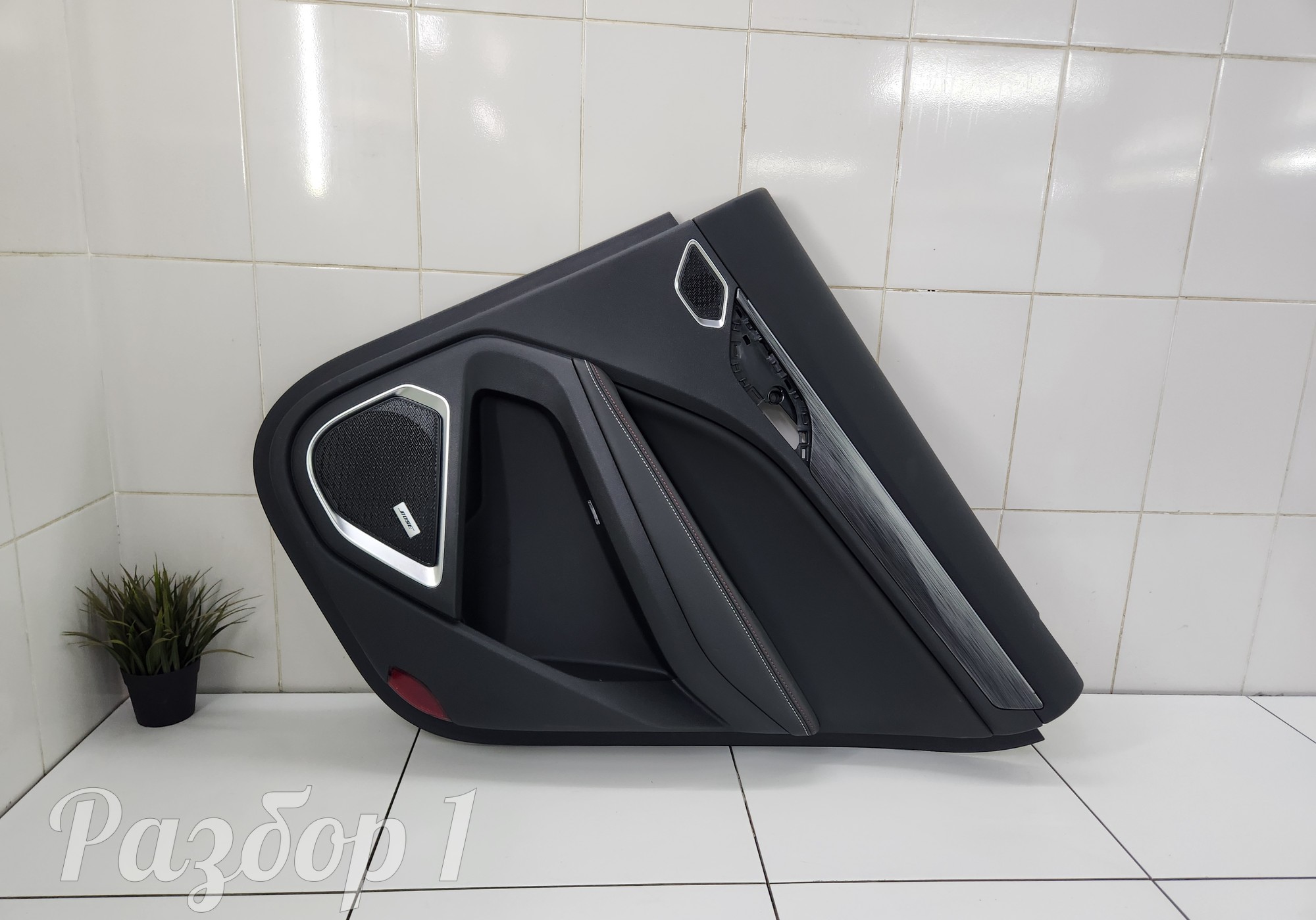 6600004175 Обшивка задней правой двери для Geely Tugella (с 2019)