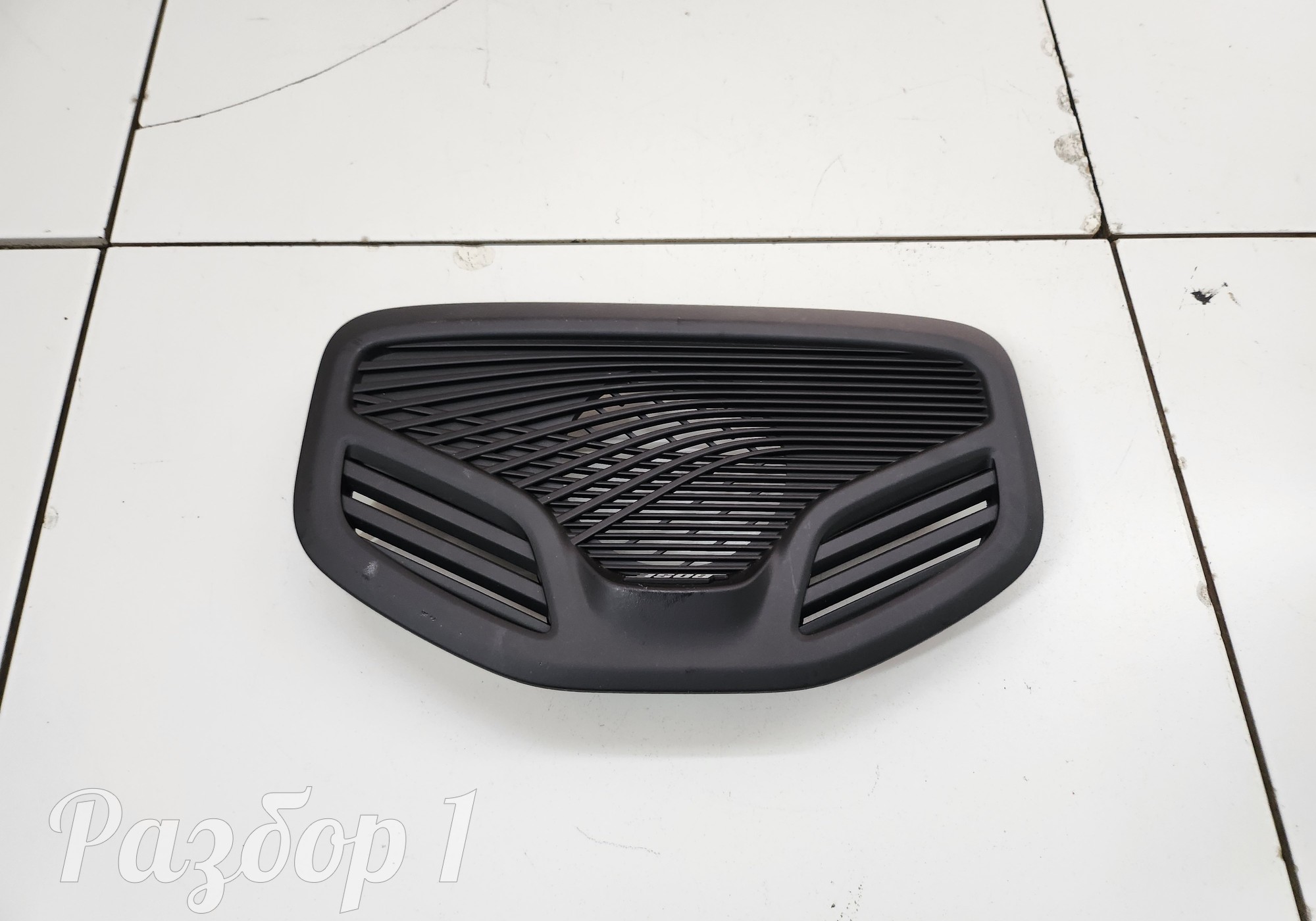 8889422327B01 Накладка торпеды для Geely Monjaro (с 2021)