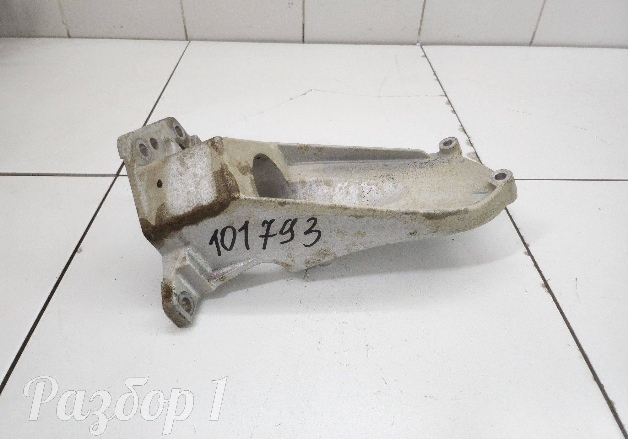 8889637642 Кронштейн для Geely Okavango (с 2020)