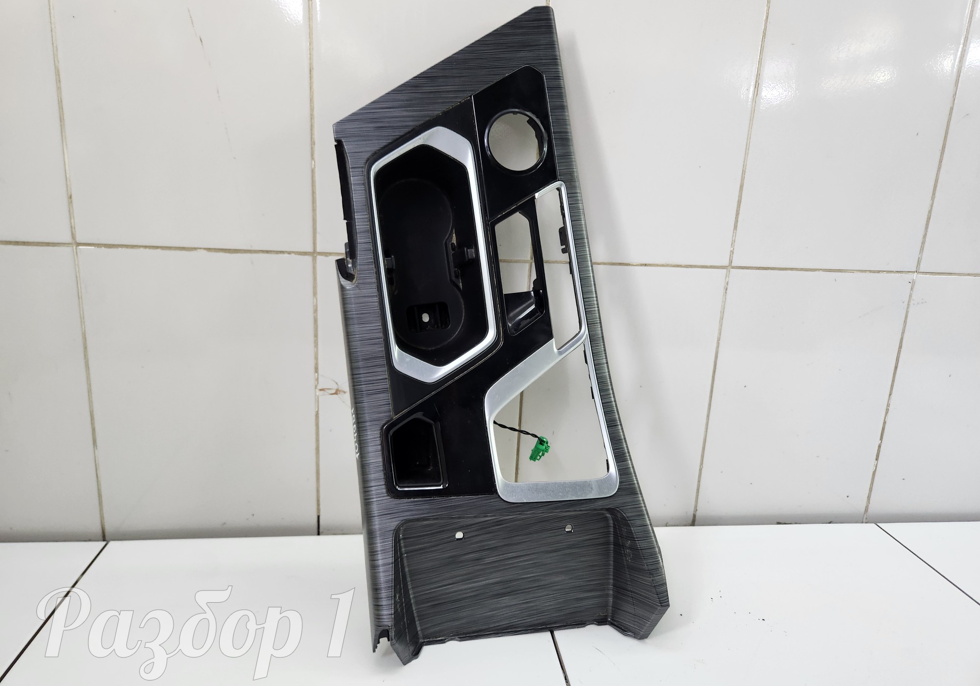 Накладка центральной консоли для Geely Tugella (с 2019)