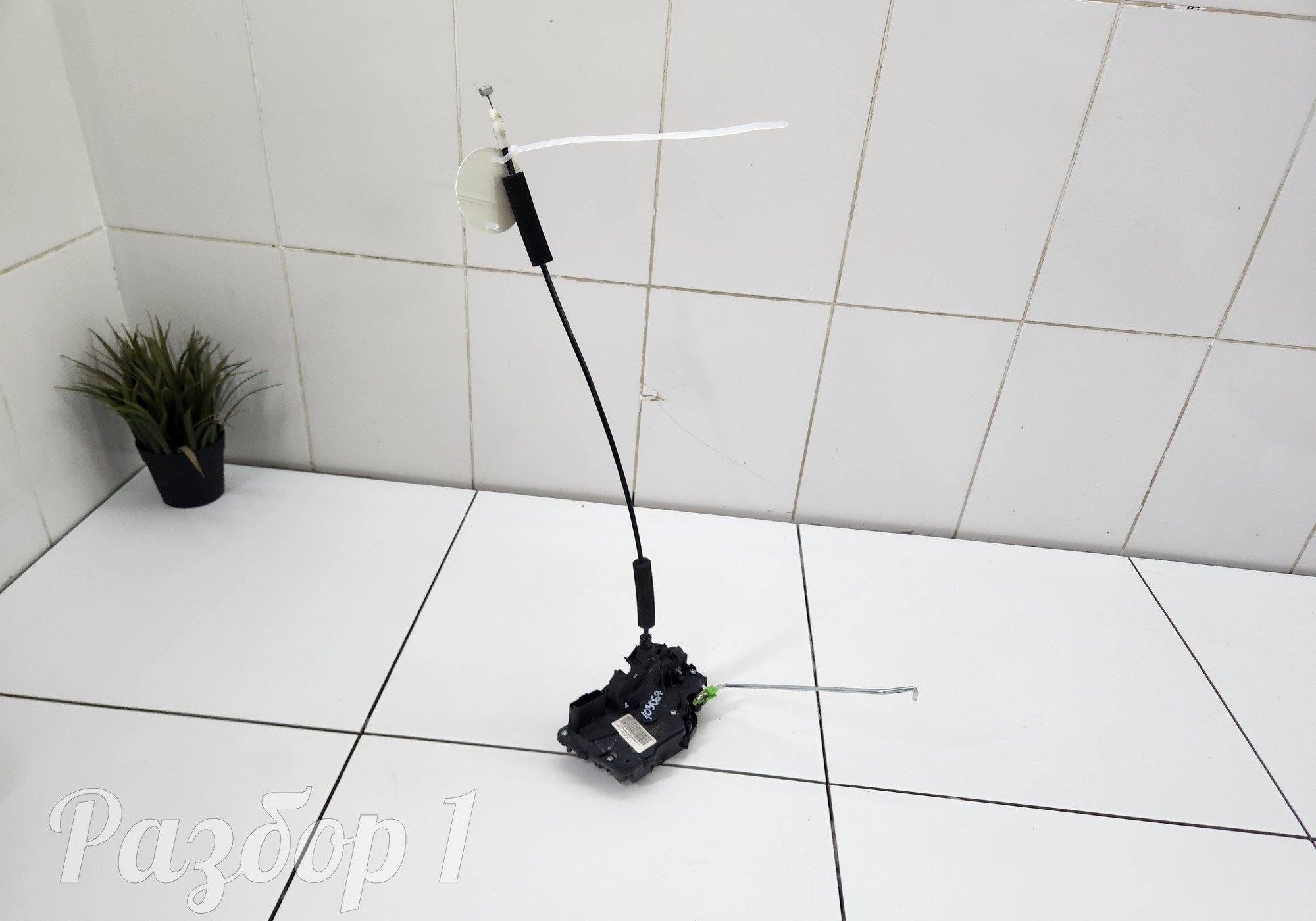 8889642842 Замок передней правой двери для Geely Emgrand (SS11) (с 2021)