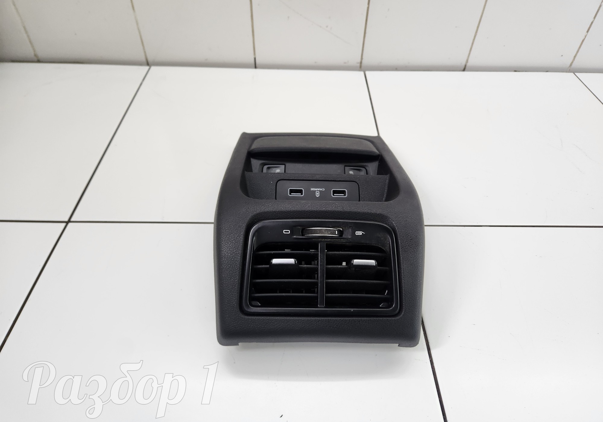 8890713553 Накладка центральной консоли для Geely Tugella (с 2019)