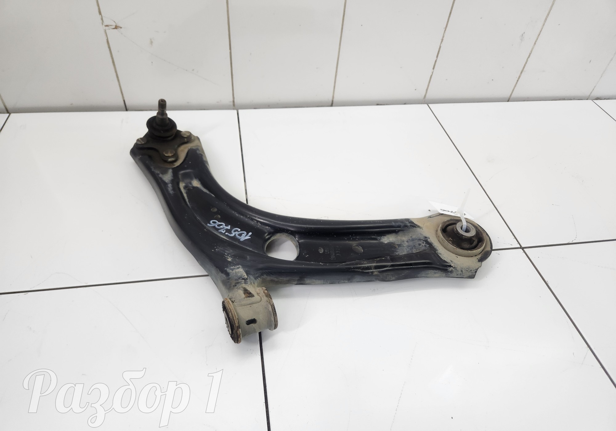 2904030BA01 Рычаг передней подвески правый для Faw Bestune B70 (с 2020)