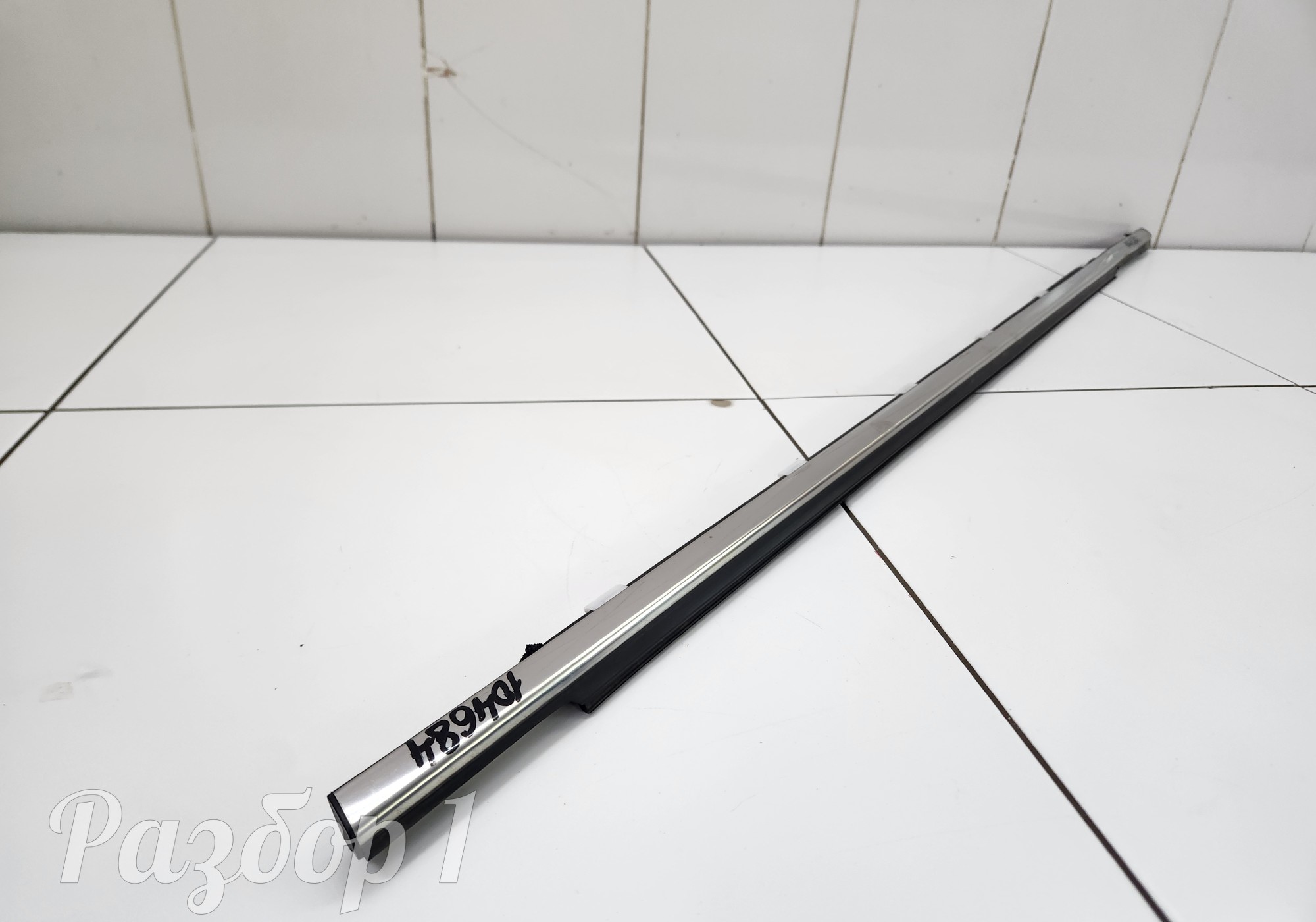 Молдинг стекла передней левой двери для Geely Coolray (с 2020)