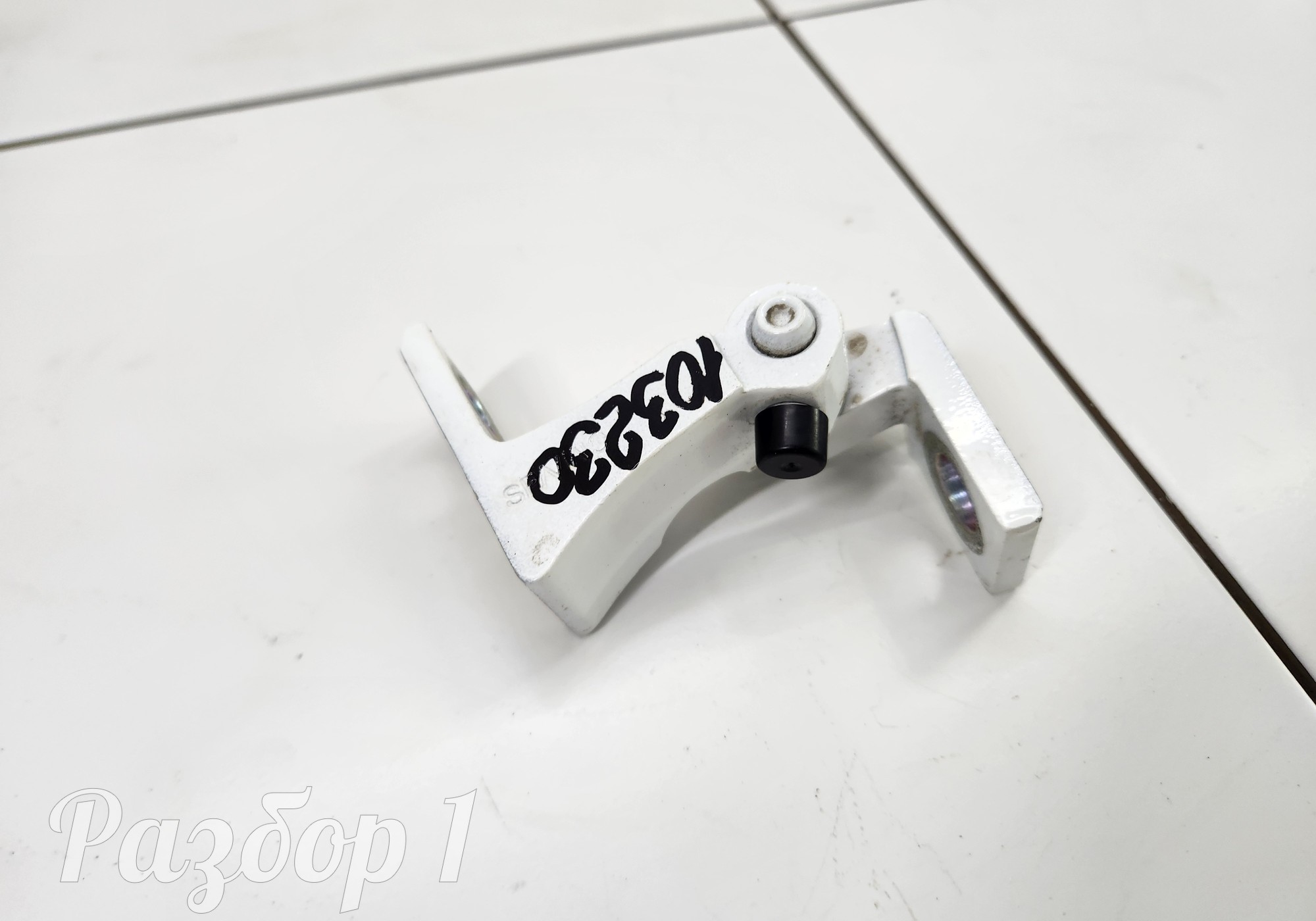 01236326 Петля двери задняя левая верхняя для Geely Emgrand (SS11) (с 2021)