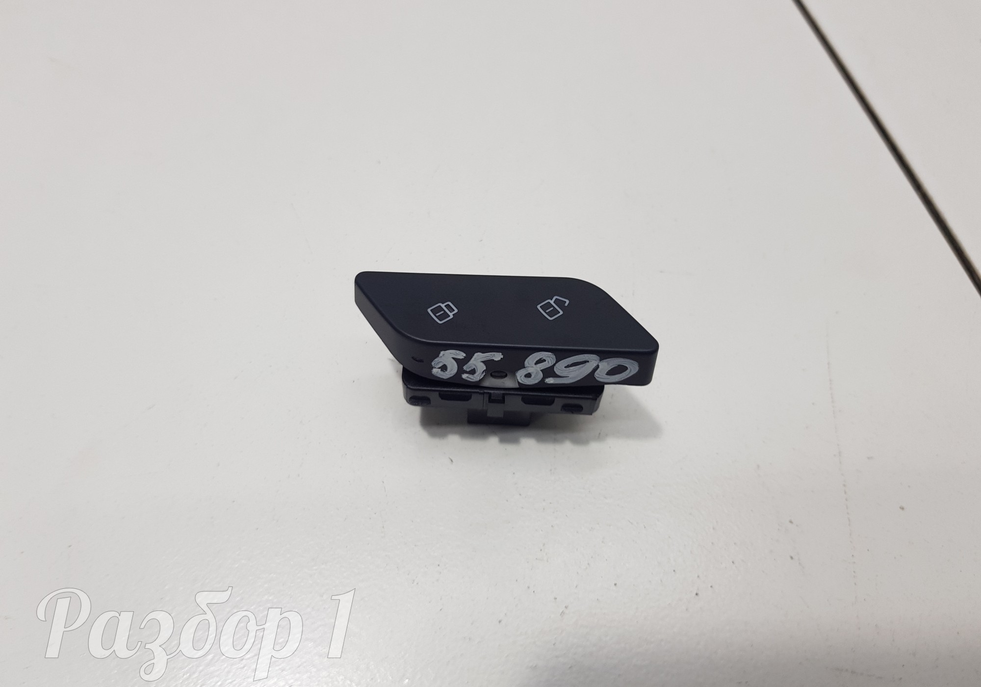 3787100AKZ8VA Кнопка центрального замка для Haval F7 (с 2019)