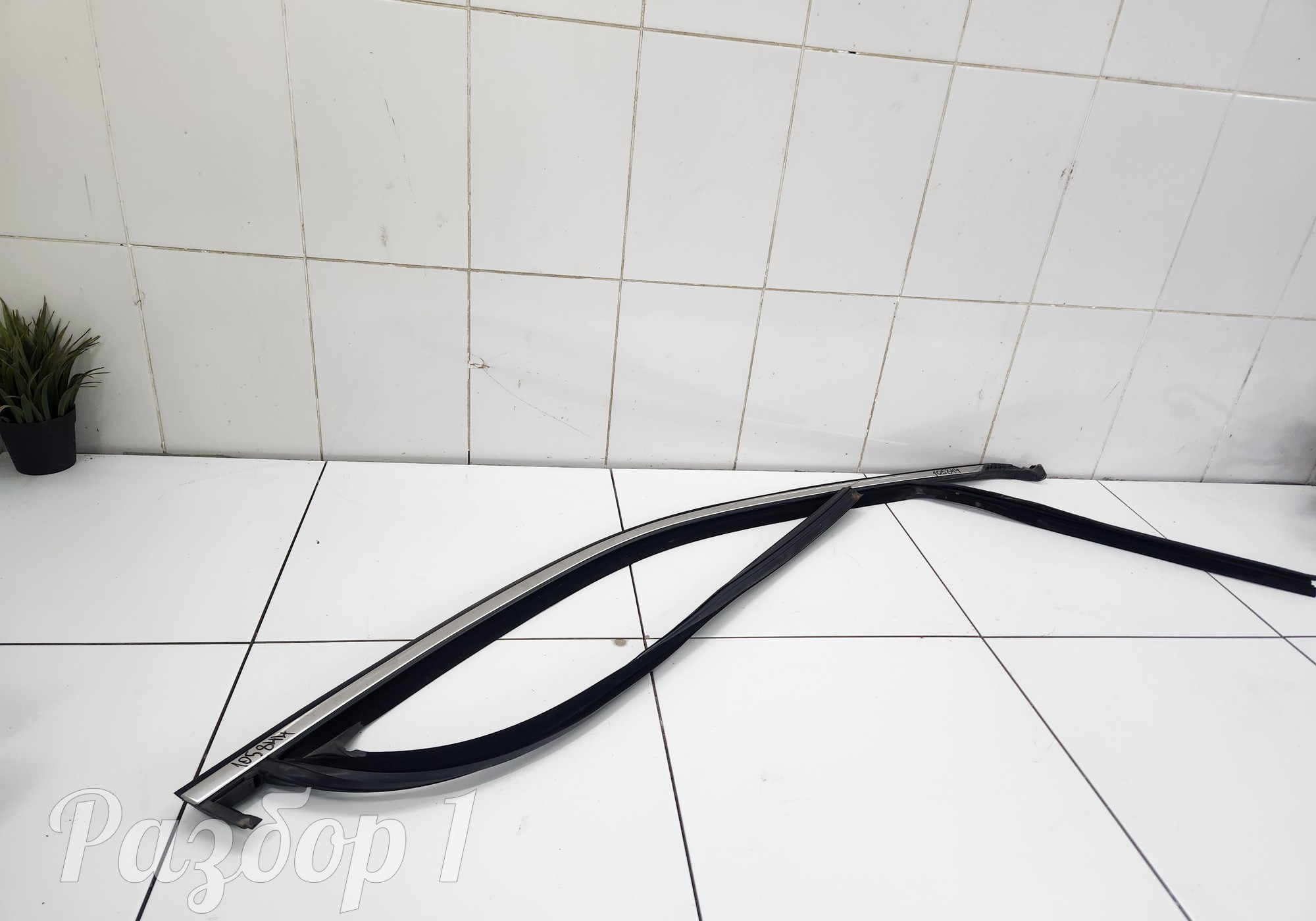 5079581800 Уплотнитель стекла передней правой двери для Geely Tugella (с 2019)