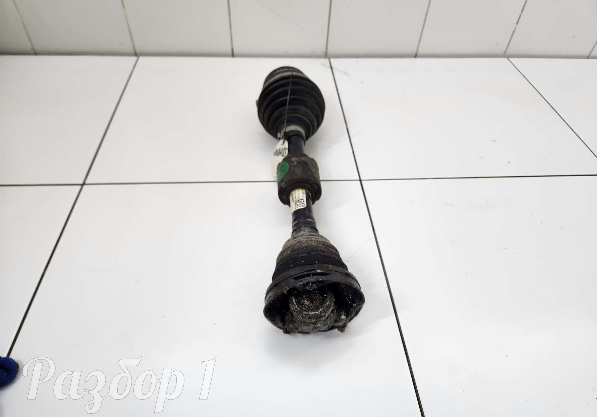 8890288318 Полуось (привод) передний левый для Geely Tugella (с 2019)