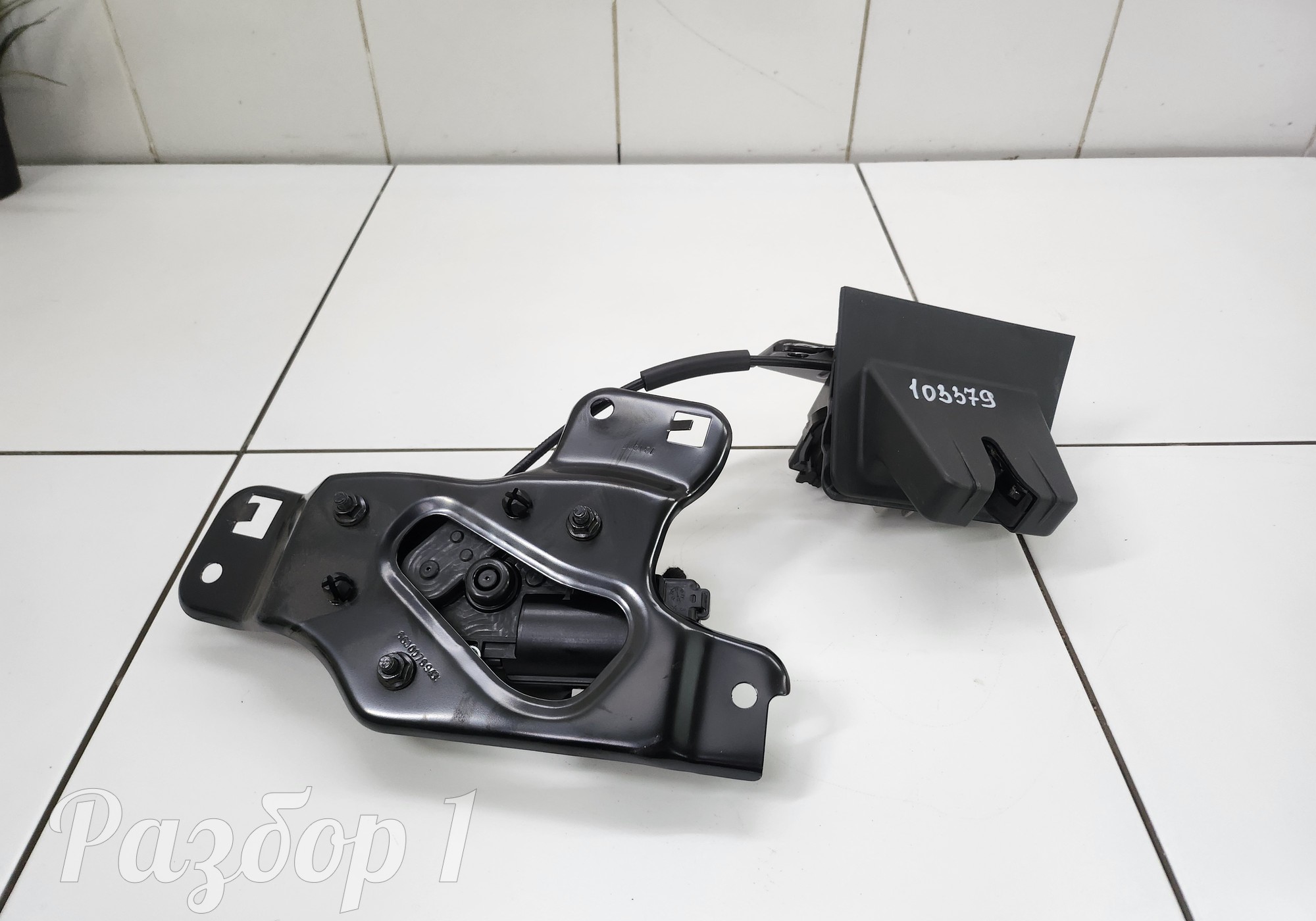 5062027300 Замок багажника с актуатором для Geely Tugella (с 2019)