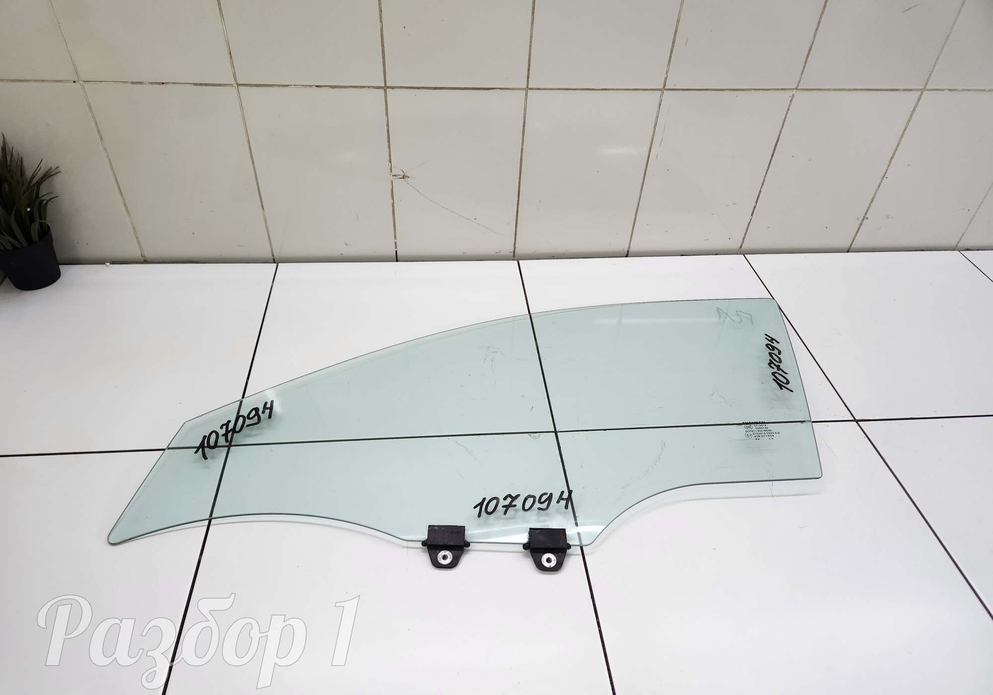 Стекло двери переднее левое для Changan UNI-V (с 2022)