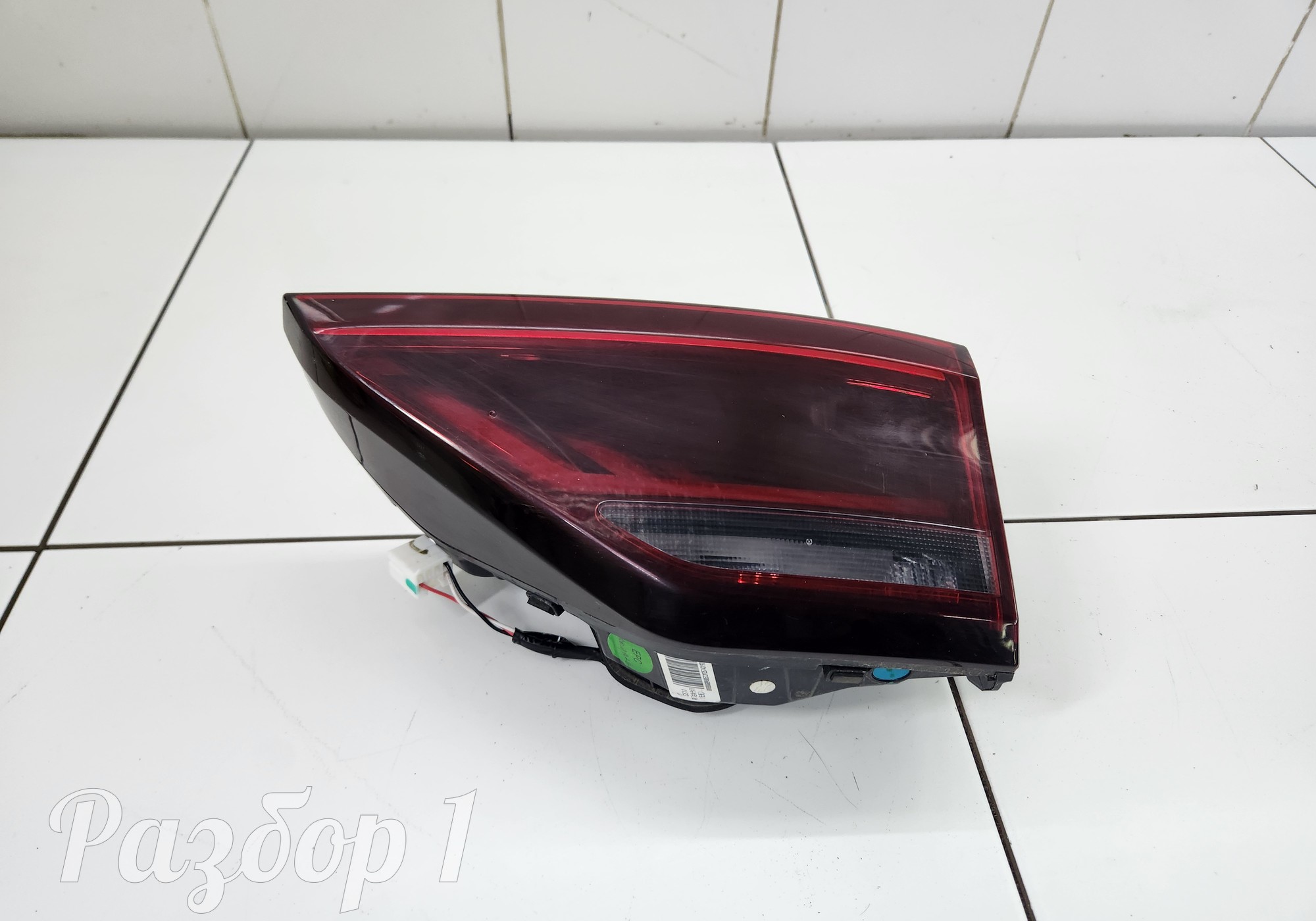 8890852393 Фонарь задний правый крышки багажника