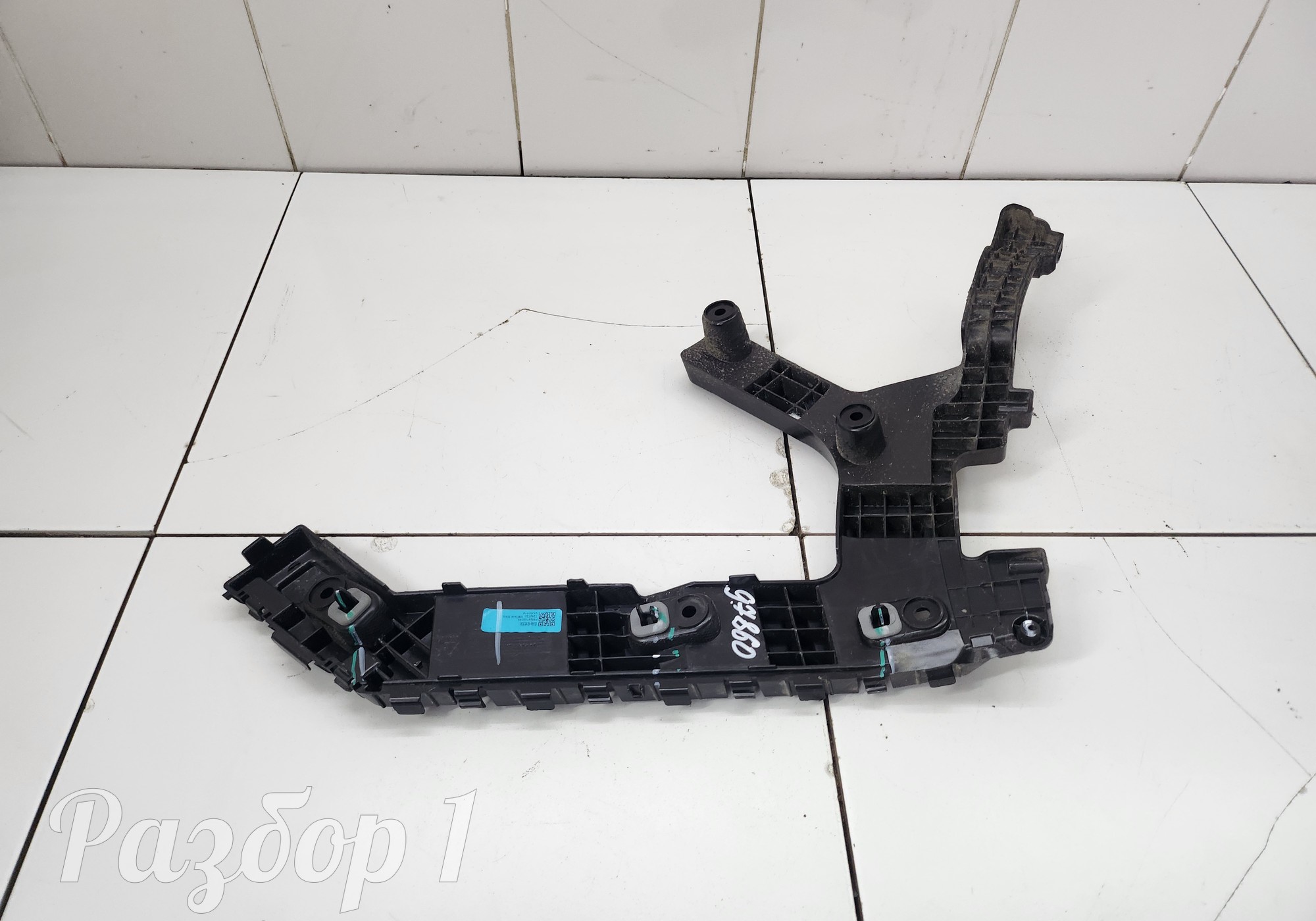 8889168095 Кронштейн заднего бампера правый для Geely Monjaro (с 2021)