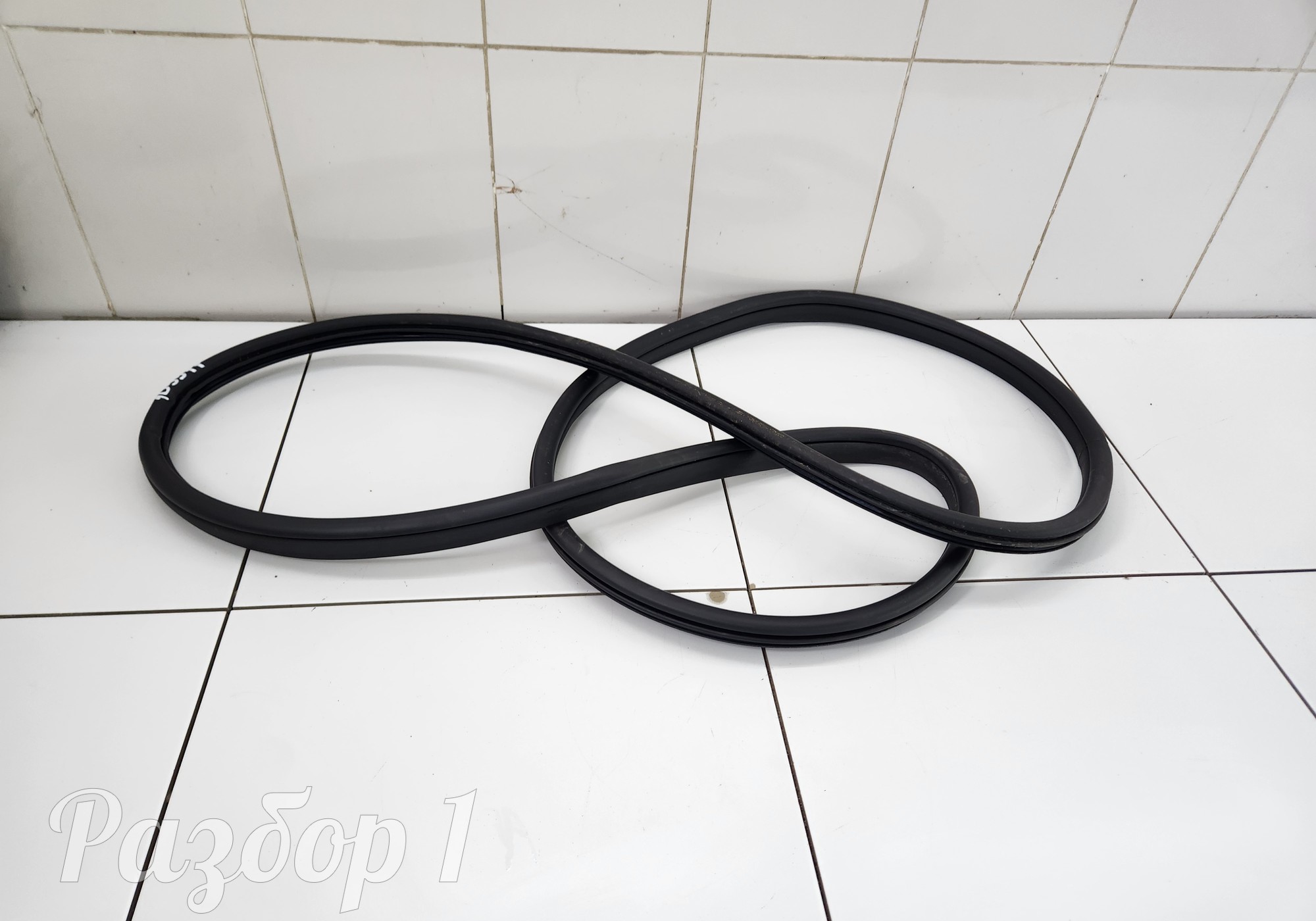 Уплотнитель проема передней правой двери для Geely Emgrand II (с 2021)