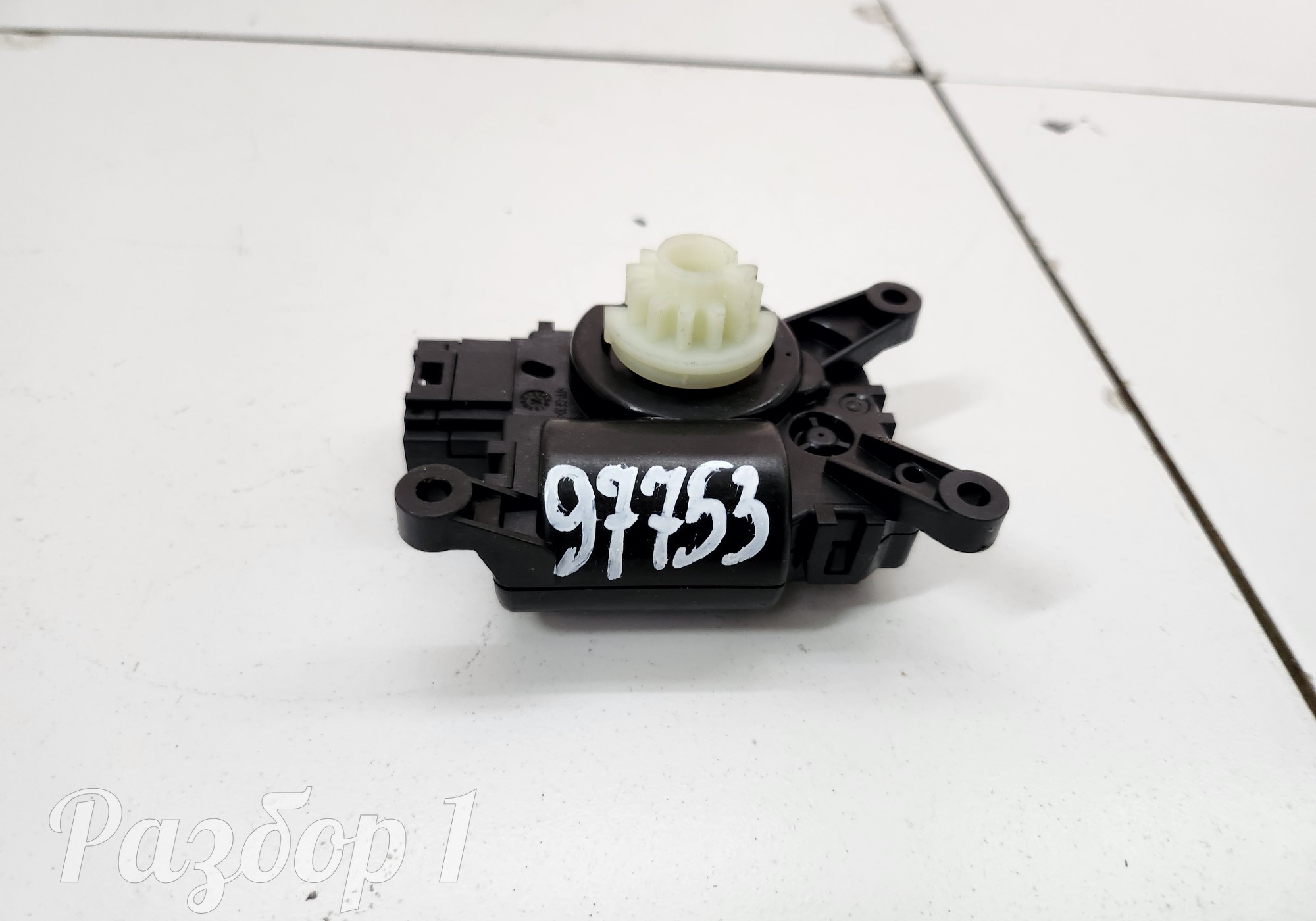H021553029 Моторчик привода заслонок отопителя для Geely Monjaro (с 2021)