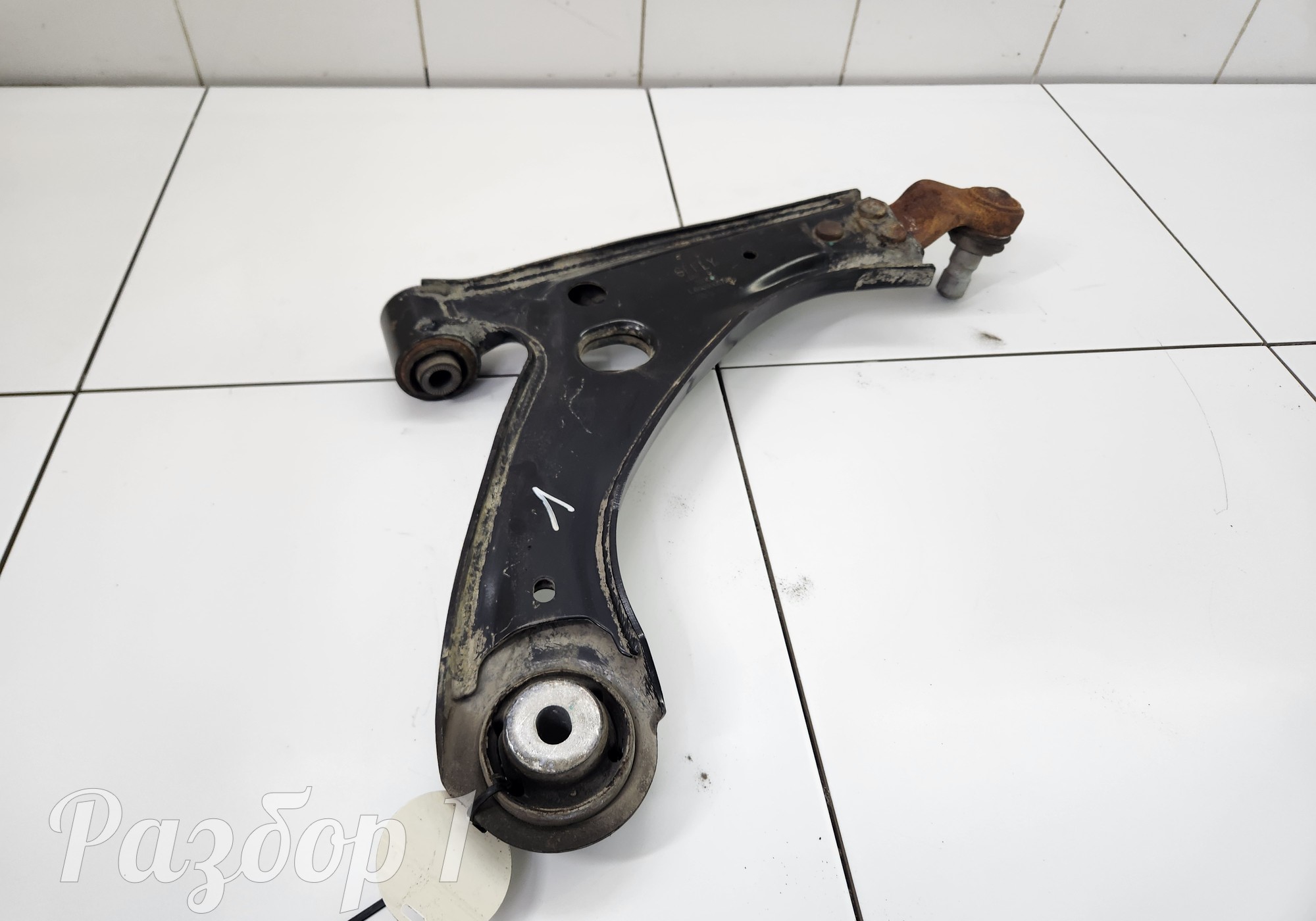 6600005796 Рычаг передней подвески левый для Geely Tugella (с 2019)