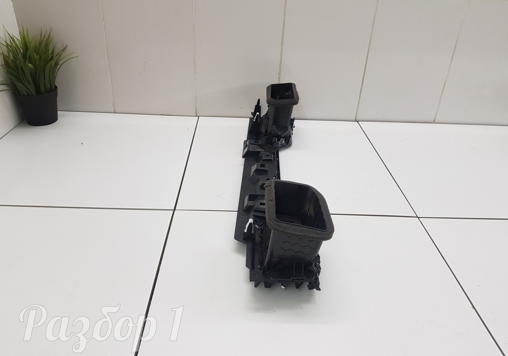 5306135XKQ00A Дефлектор воздушный центральный для Haval F7 (с 2019)