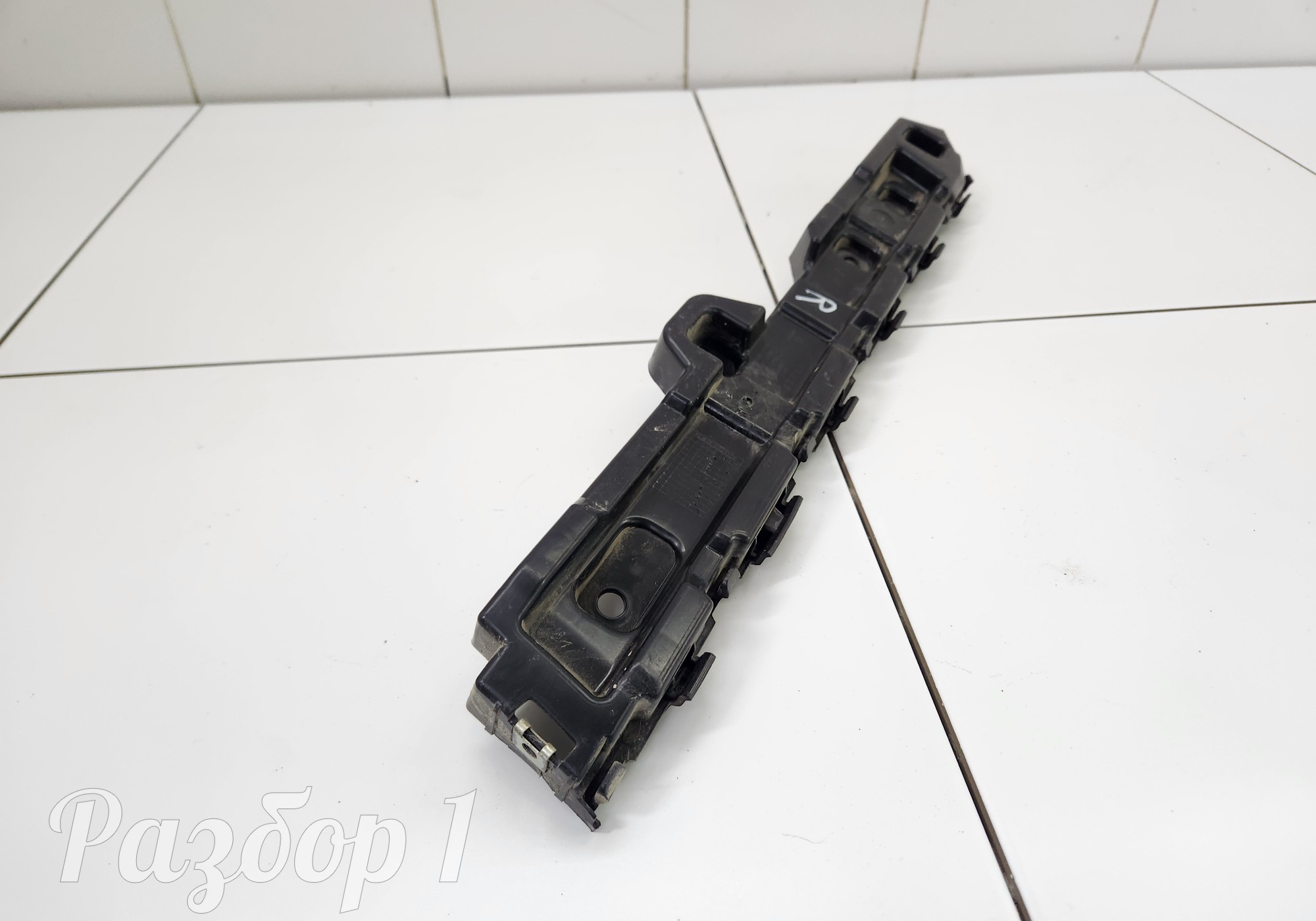 8889517012 Кронштейн заднего бампера правый для Geely Emgrand (SS11) (с 2021)