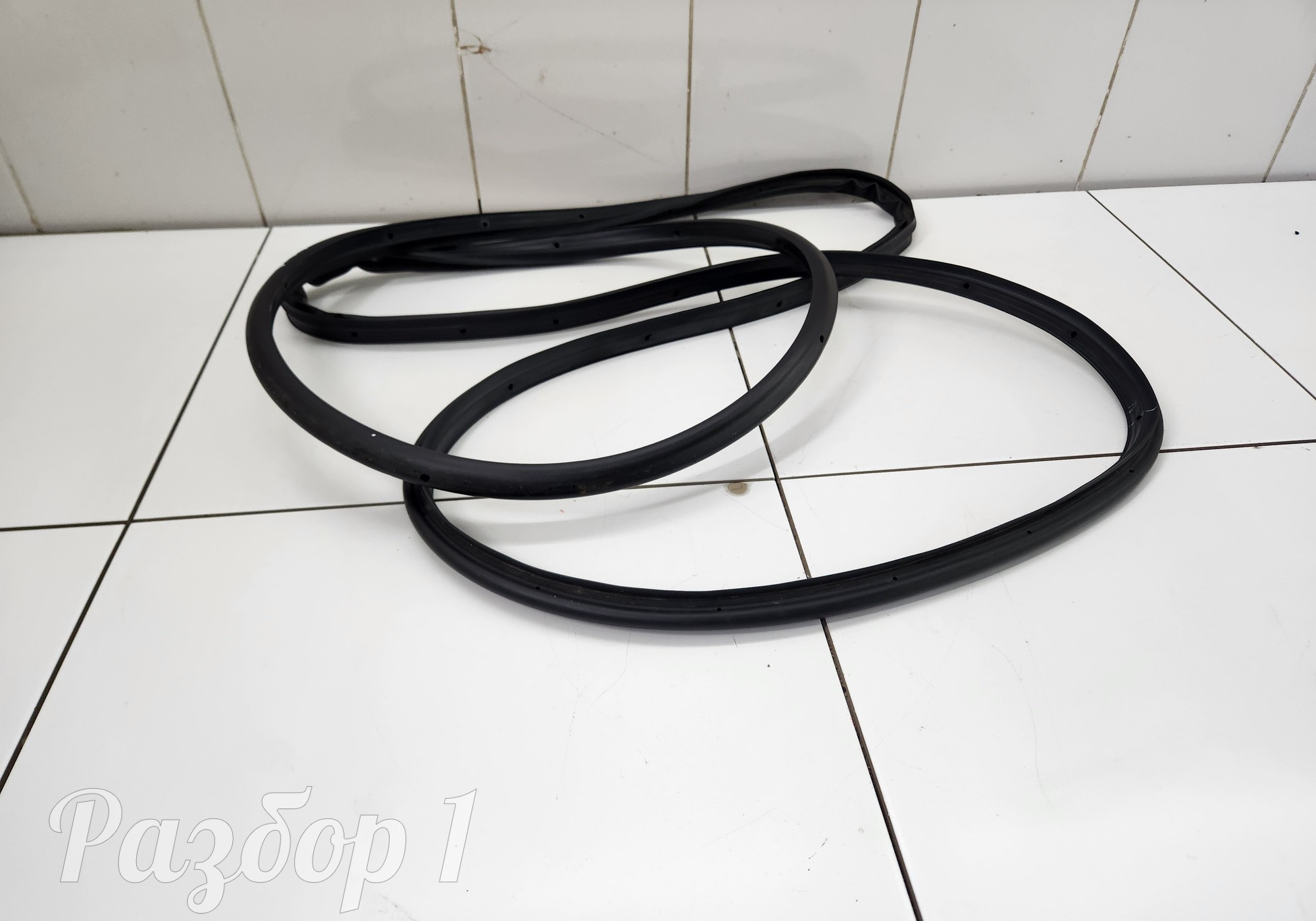 Уплотнитель передней правой двери для Geely Tugella (с 2019)