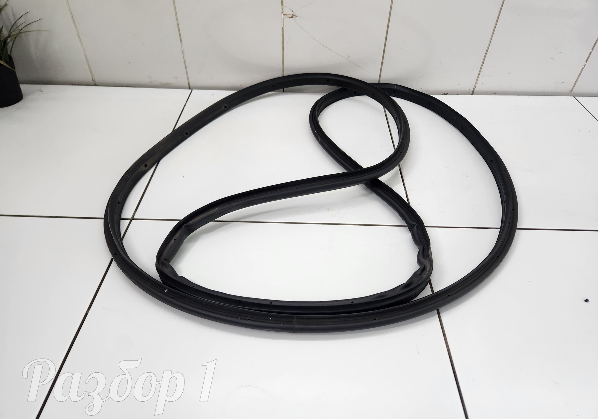 Уплотнитель задней правой двери для Geely Tugella (с 2019)