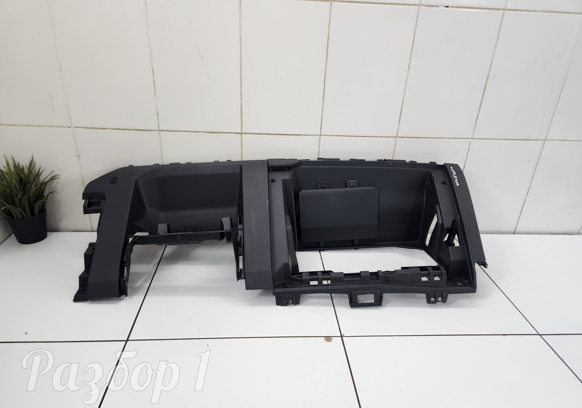 Накладка торпеды для Geely Emgrand II (с 2021)