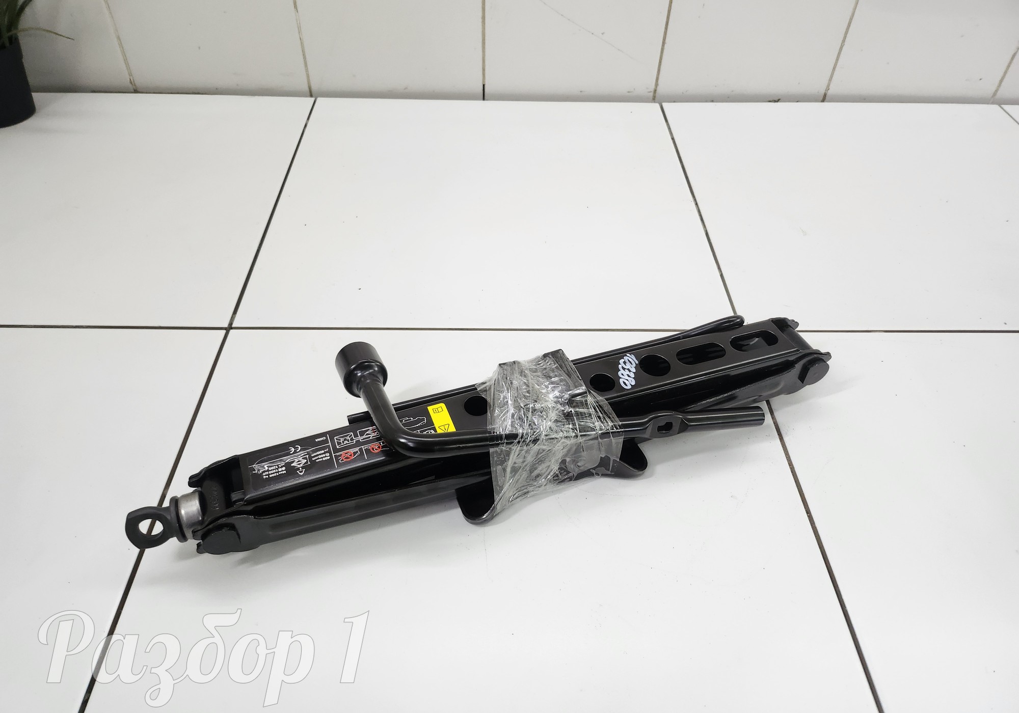 01831340 Домкрат для Geely Tugella (с 2019)