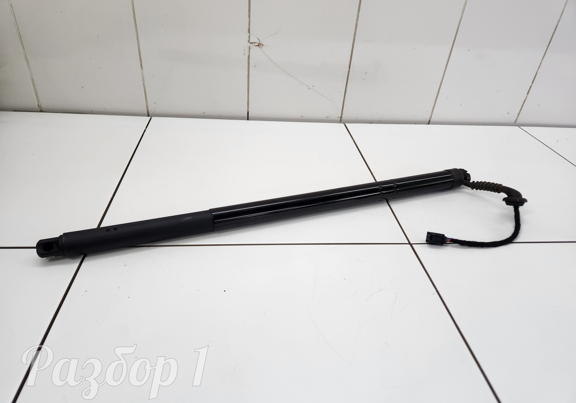 6305106XKJ20A Амортизатор багажника левый для Haval H3 (с 2024)