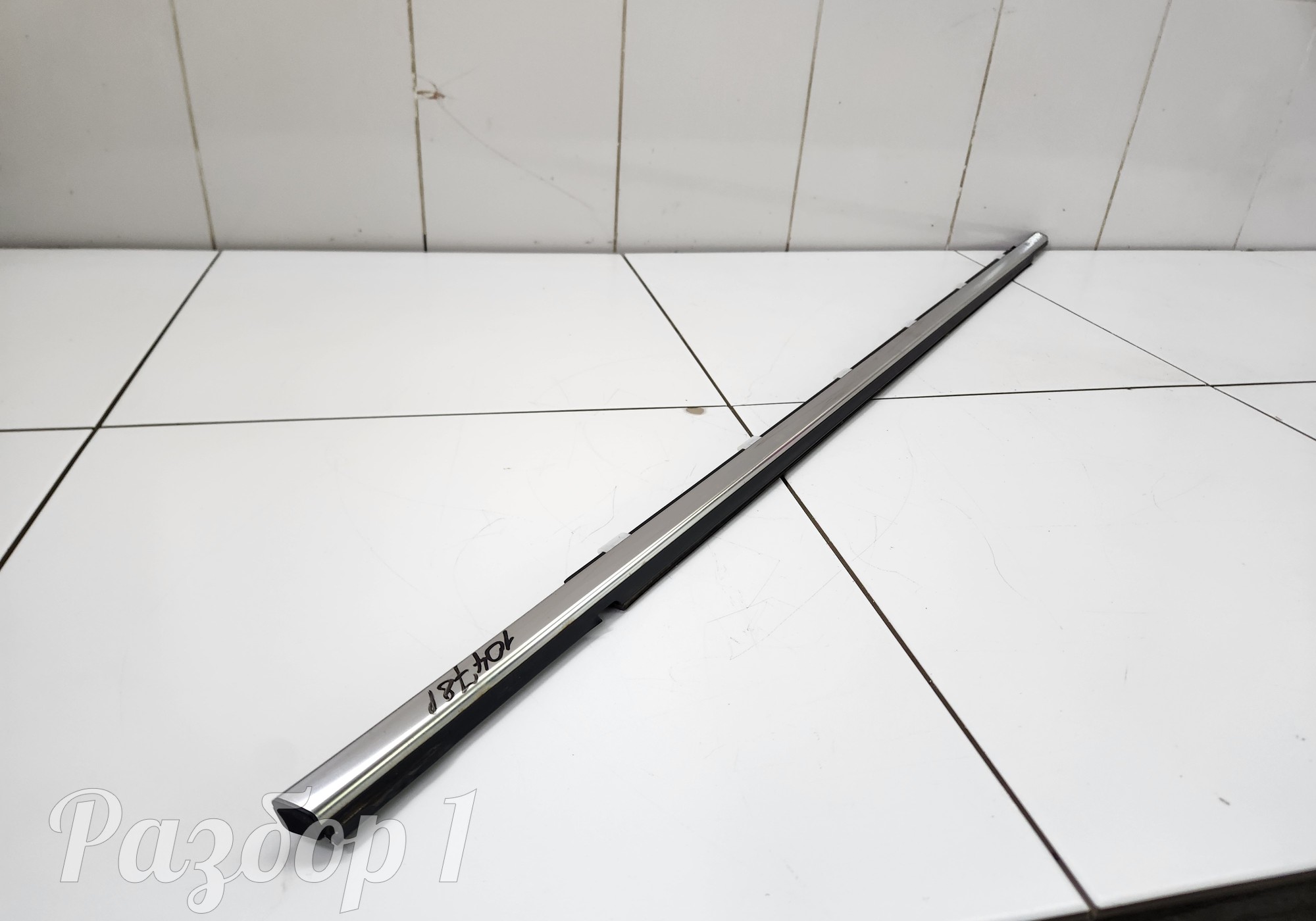 Молдинг стекла передней правой двери для Geely Coolray (с 2020)