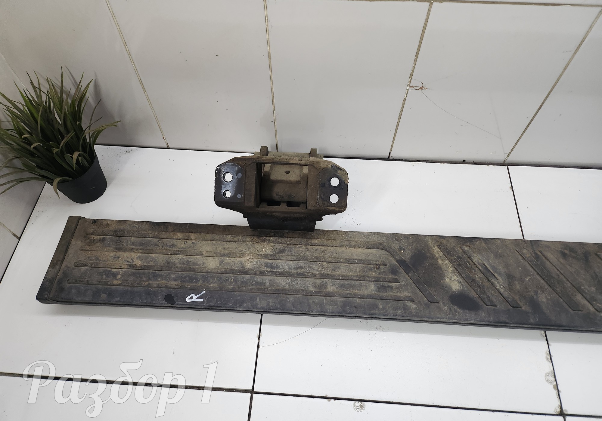 5150600XKV3AA Подножка выдвижная правая для Tank 500 (с 2021)