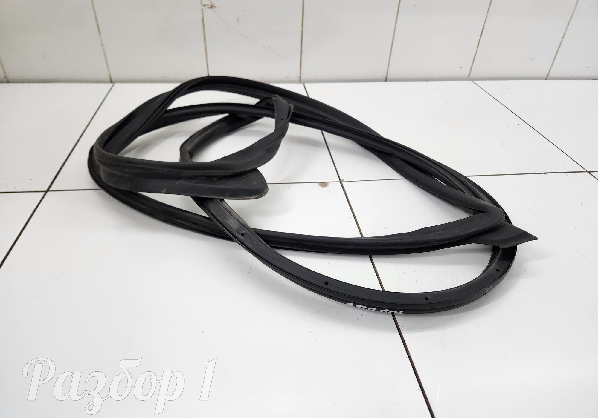 Уплотнитель передней правой двери для Geely Emgrand II (с 2021)