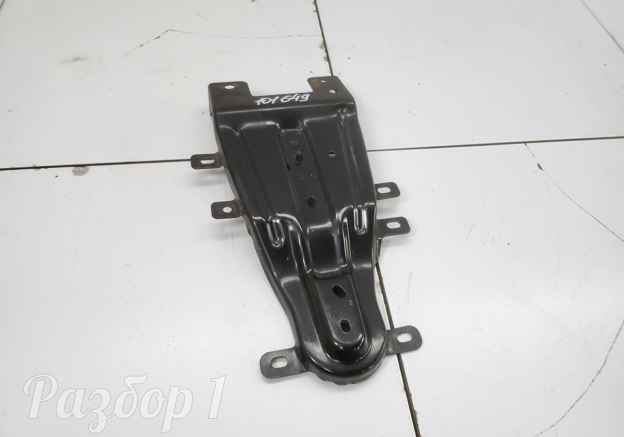 6600043800 Кронштейн замка капота для Geely Okavango (с 2020)