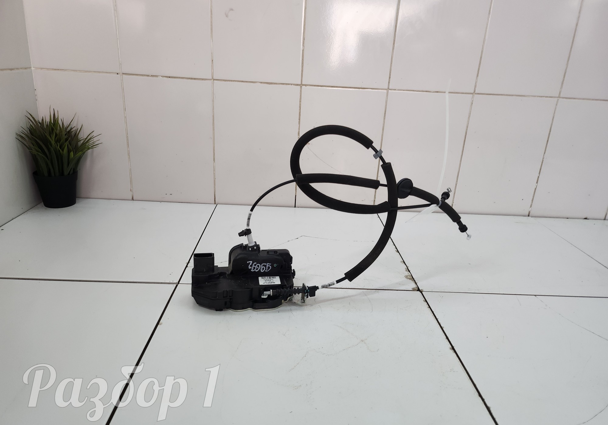 6600191255 Замок передней правой двери для Geely Tugella (с 2019)