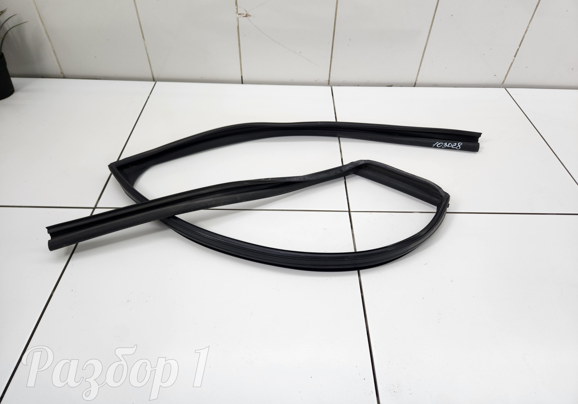 Уплотнитель стекла задней правой двери для Geely Emgrand (SS11) (с 2021)