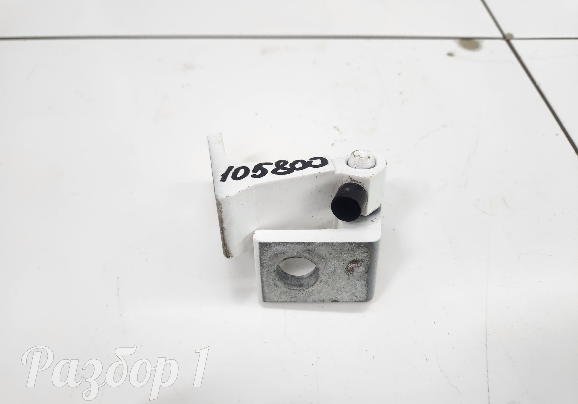 Петля двери передняя левая (вверх) для Faw Bestune B70 (с 2020)