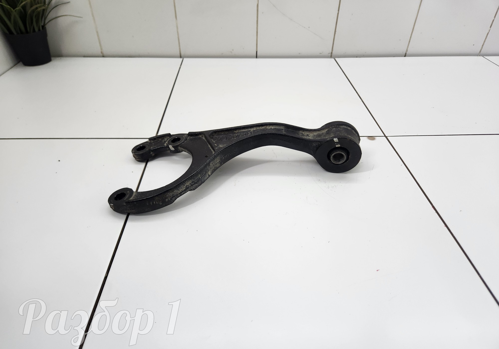 Рычаг передней подвески левый для Jac T9 (с 2023)