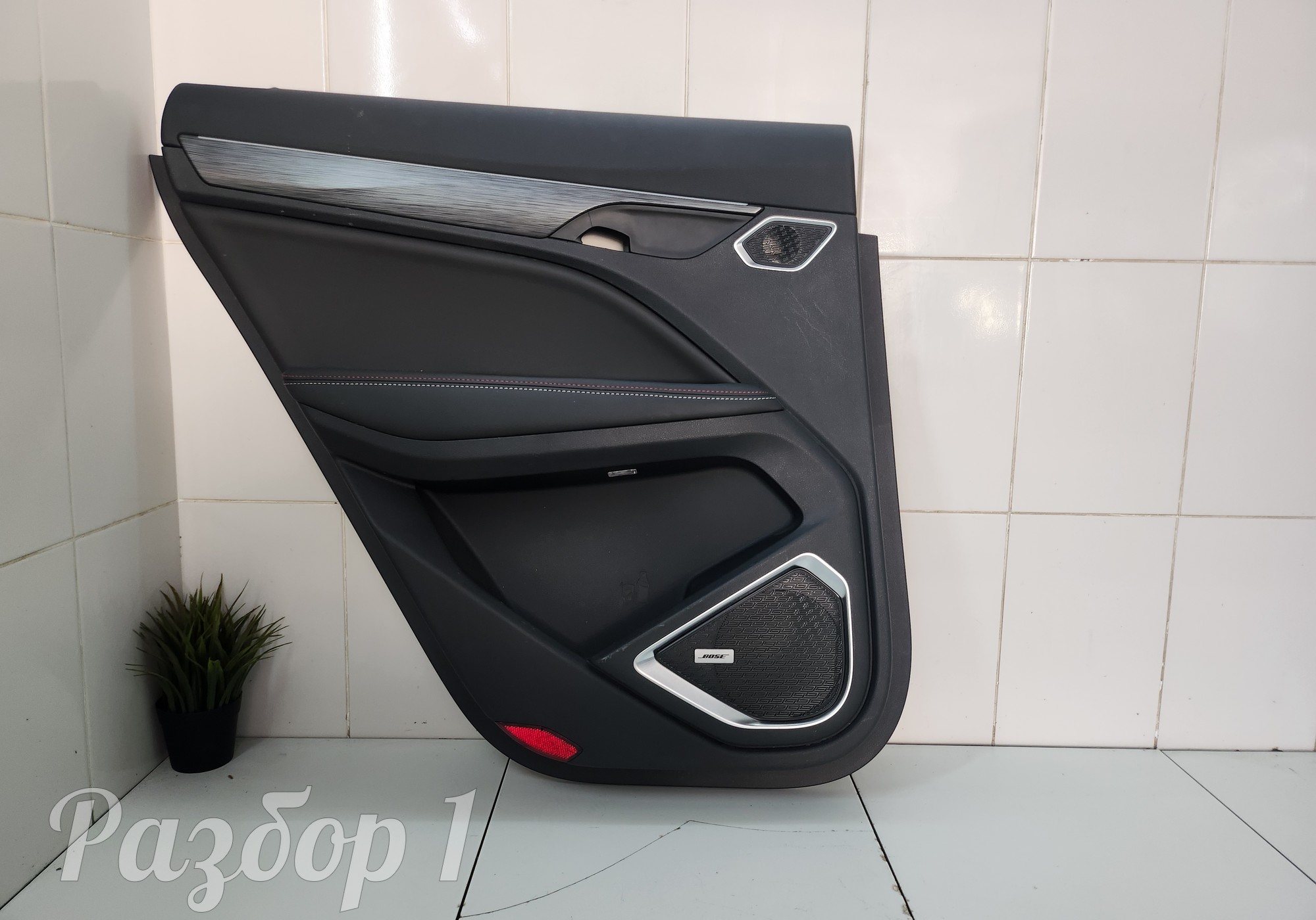 6600004013 Обшивка задней левой двери для Geely Tugella (с 2019)