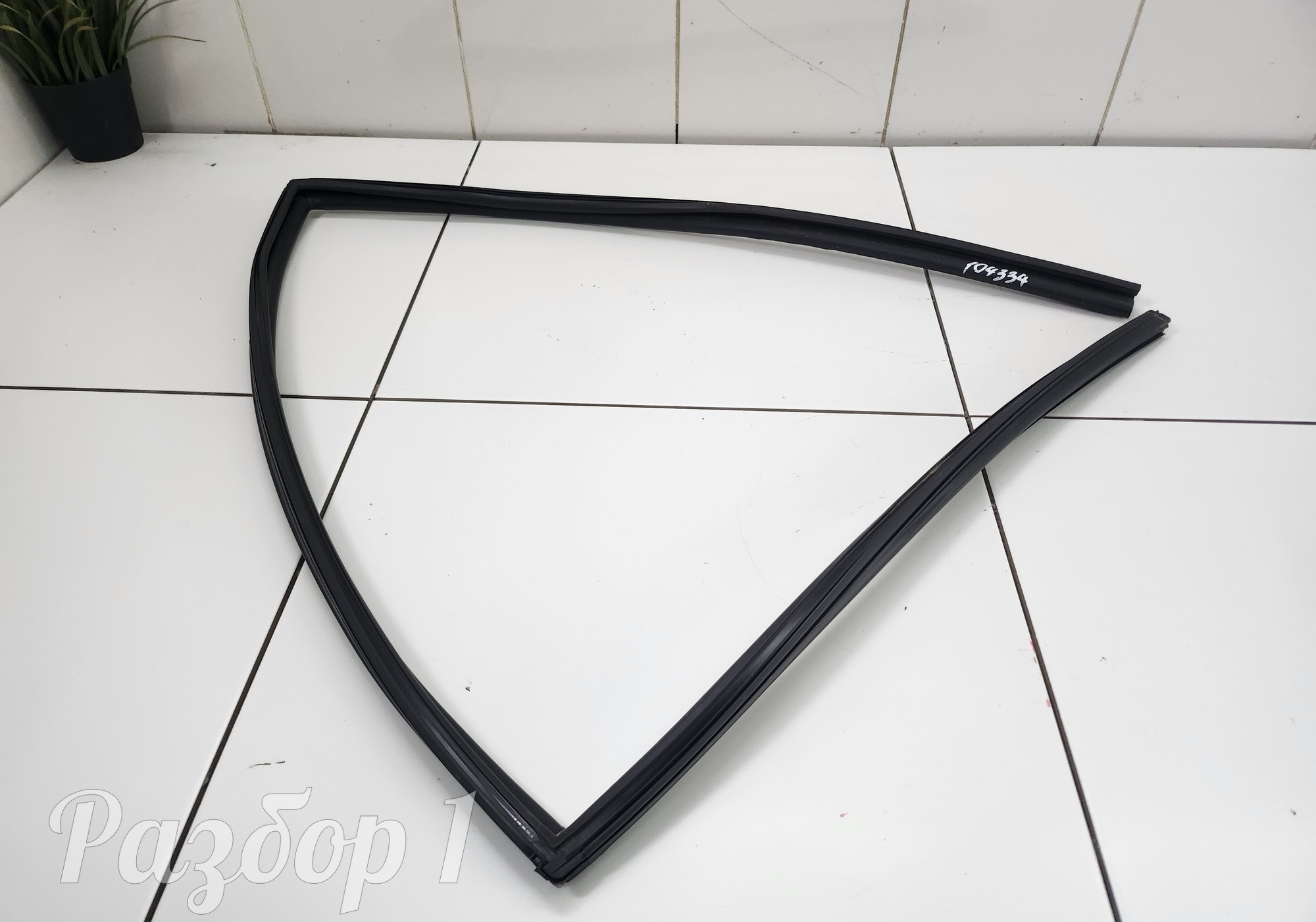 Уплотнитель стекла задней правой двери для Gac GS3 (с 2024)