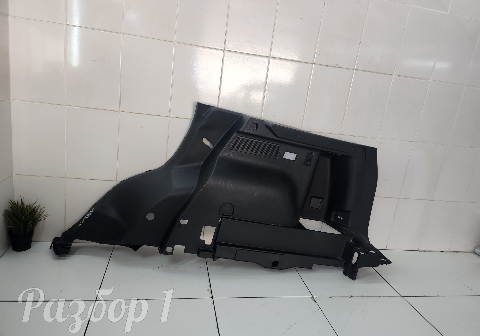 5402420XKN04A Обшивка багажника правая для Haval Dargo (с 2022)