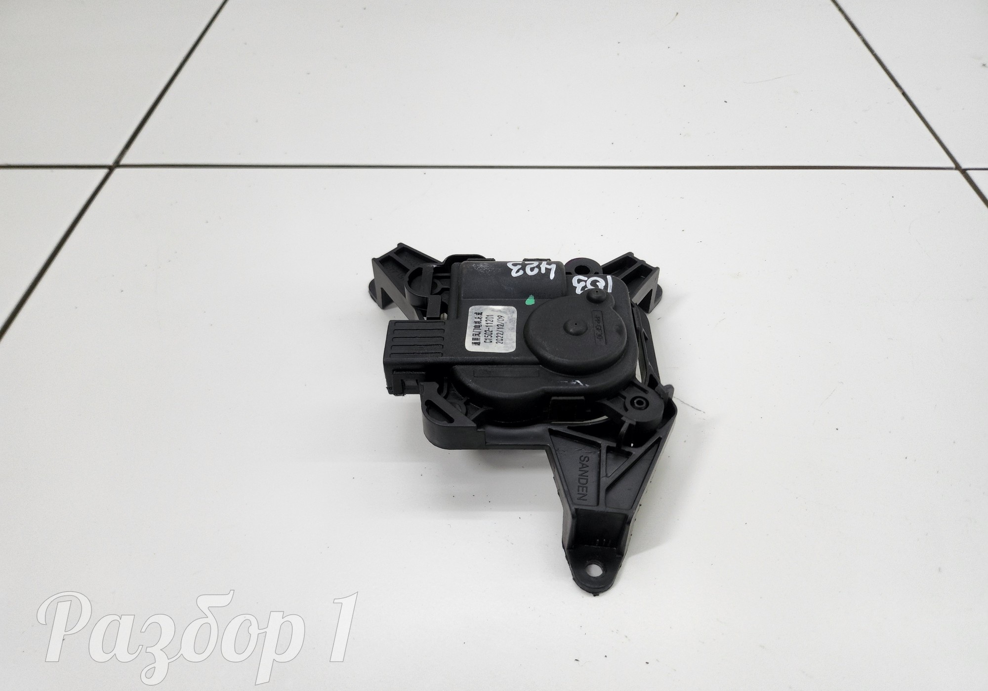 C150211201 Моторчик привода заслонок отопителя для Geely Tugella (с 2019)