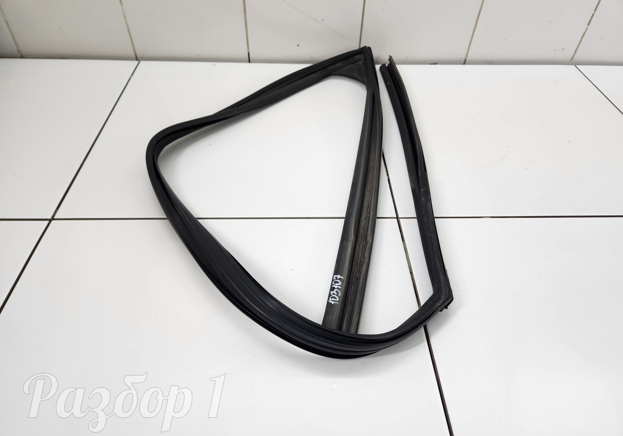 Уплотнитель стекла передней левой двери для Geely Emgrand (SS11) (с 2021)