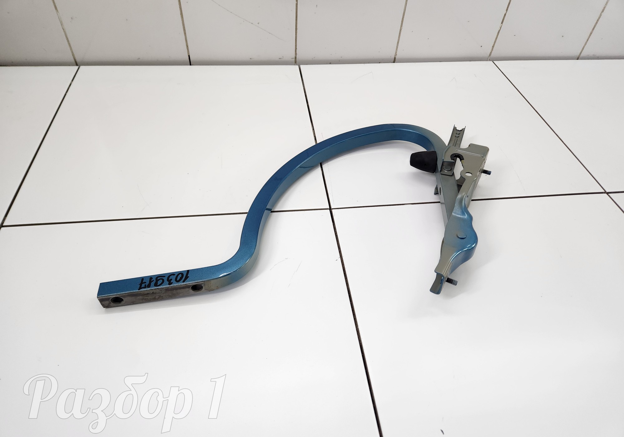 8889622581 Петля крышки багажника левая для Geely Emgrand (SS11) (с 2021)