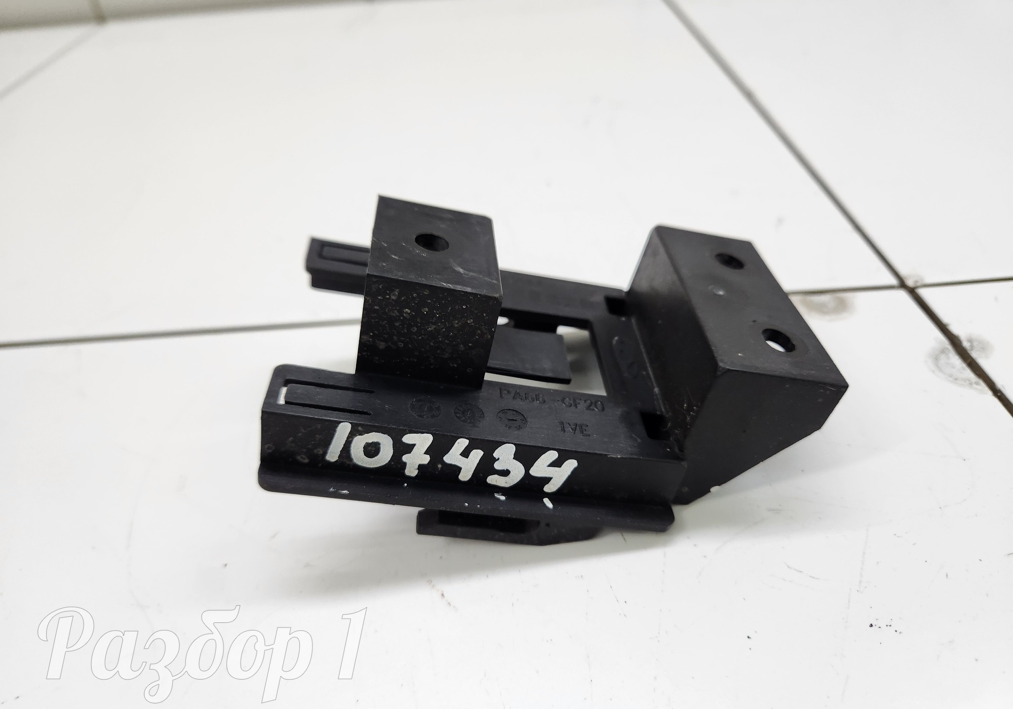 704000451AA Кронштейн датчика слепых зон правый для Jaecoo J8 (с 2024)