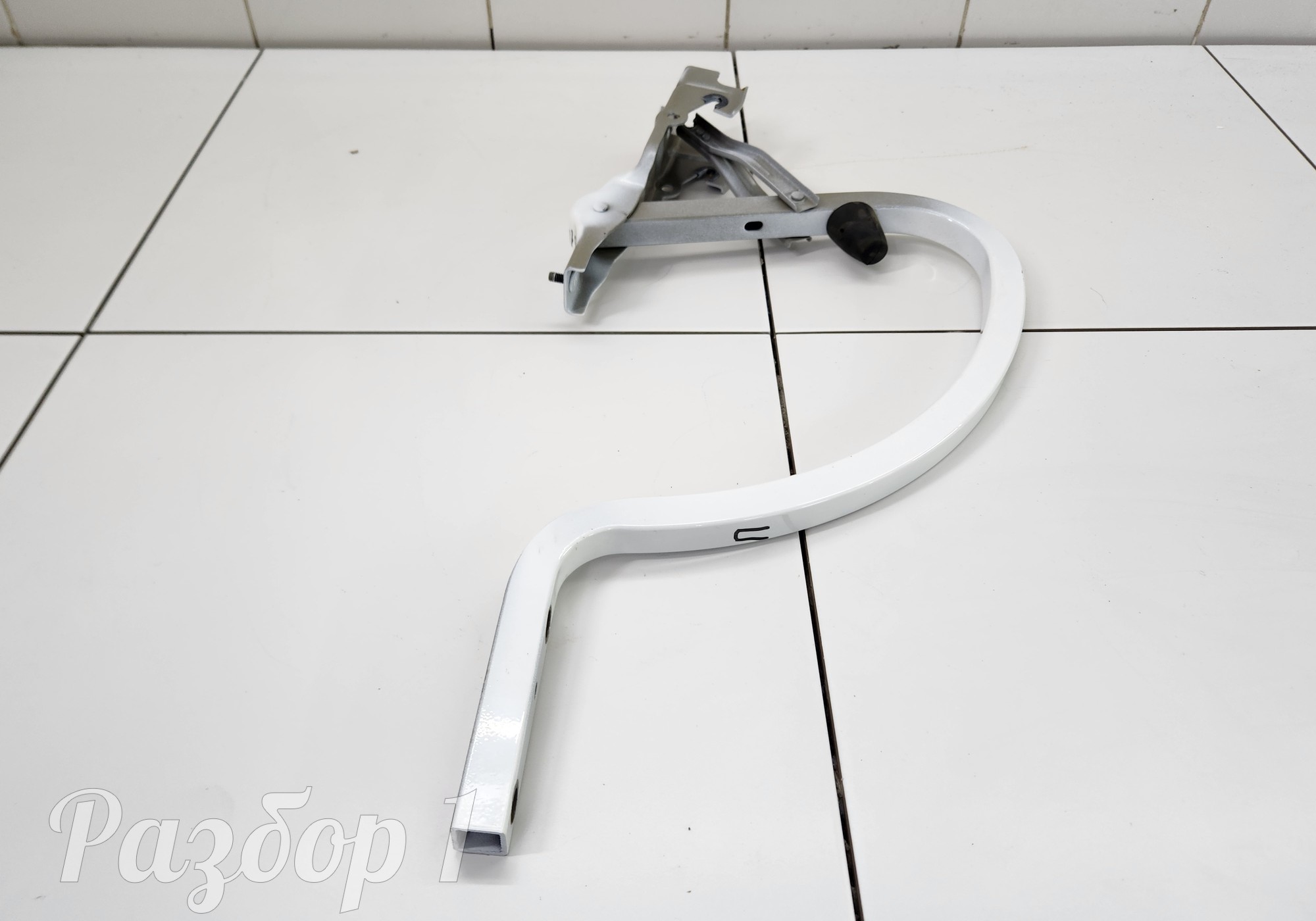 8889622596 Петля крышки багажника правая для Geely Emgrand (SS11) (с 2021)