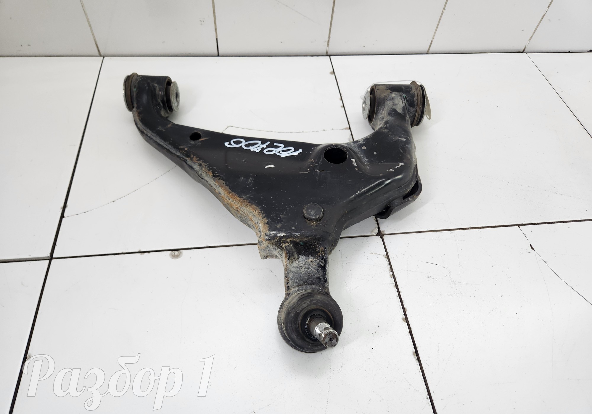 2904400P3010 Рычаг подвески передний правый для Jac T9 (с 2023)