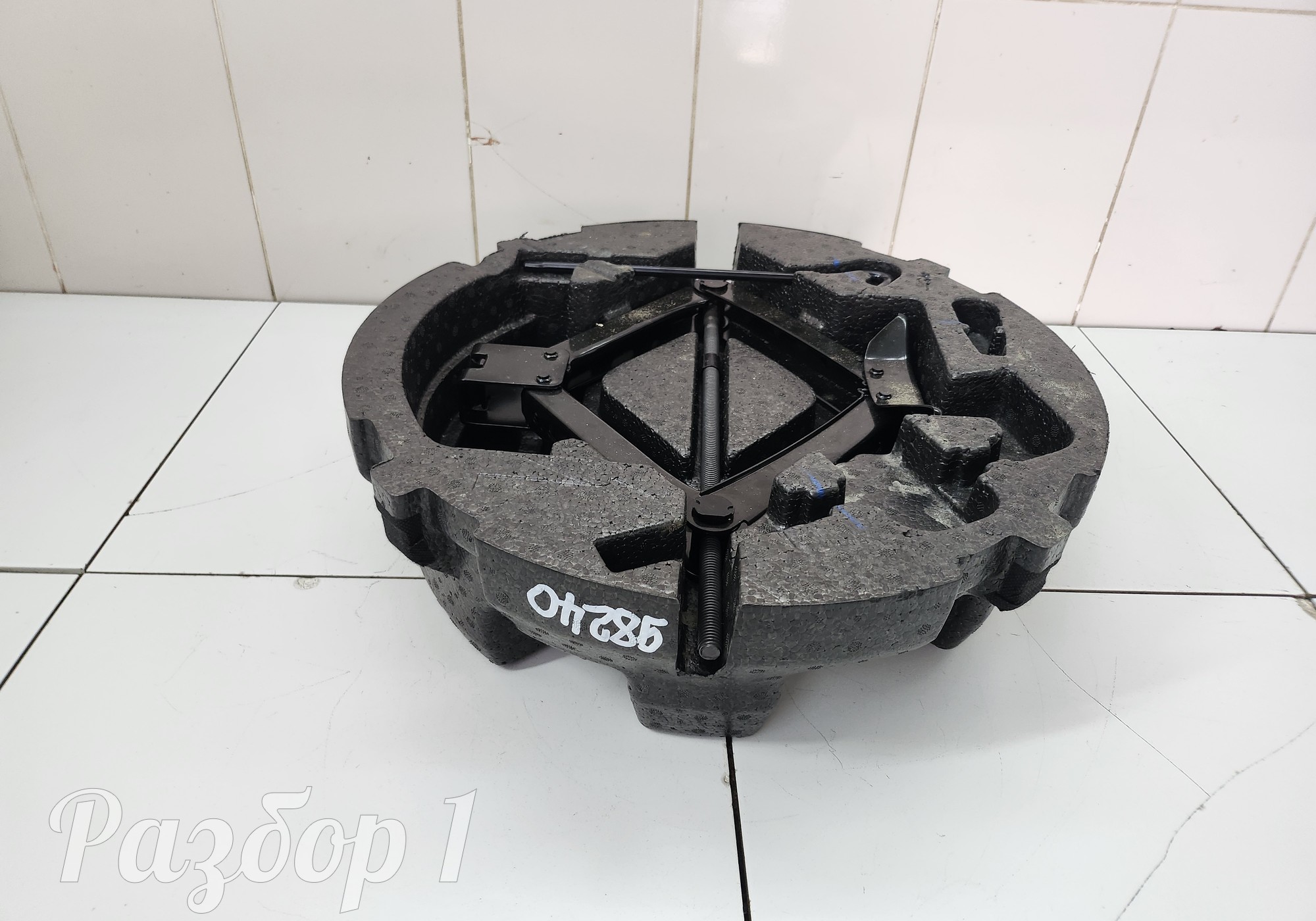 8892098660 Ящик инструментальный + домкрат для Geely Atlas II (с 2023)