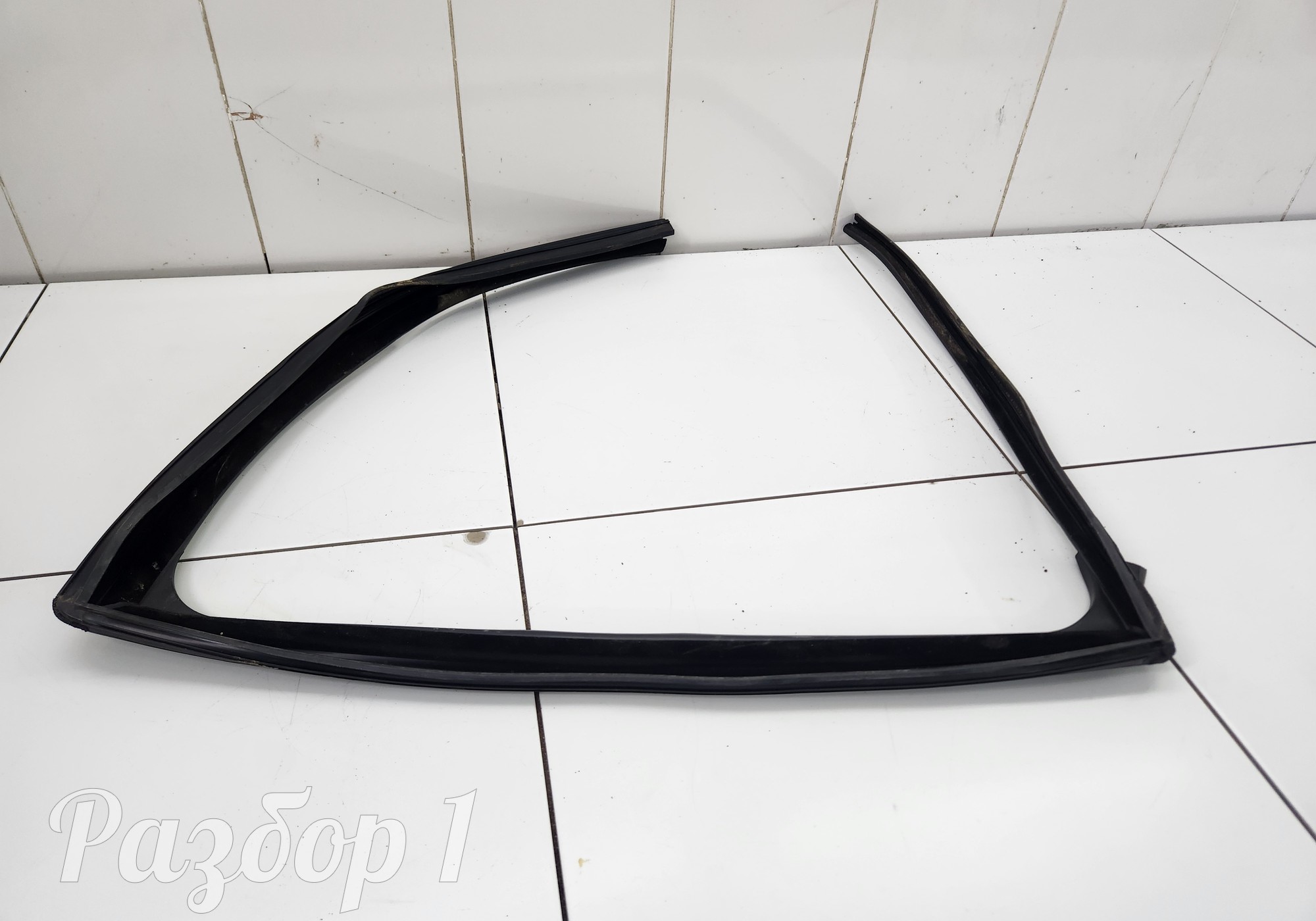 Уплотнитель стекла задней правой двери для Faw Bestune B70 (с 2020)