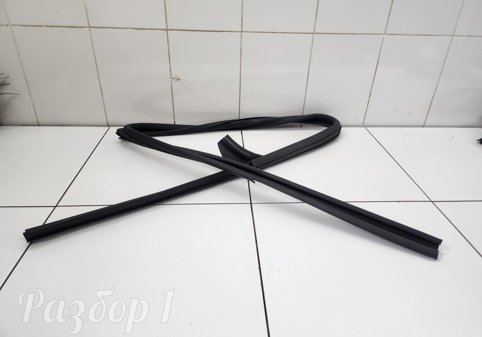 Уплотнитель стекла задней правой двери для Jac T9 (с 2023)