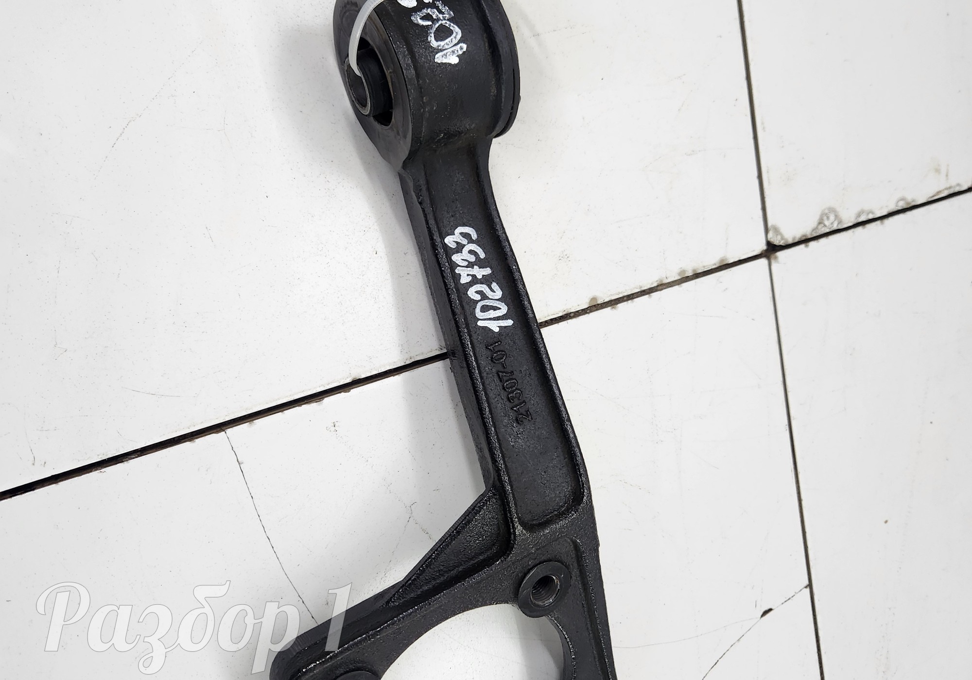 Кронштейн коробки раздаточной правый для Jac T9 (с 2023)