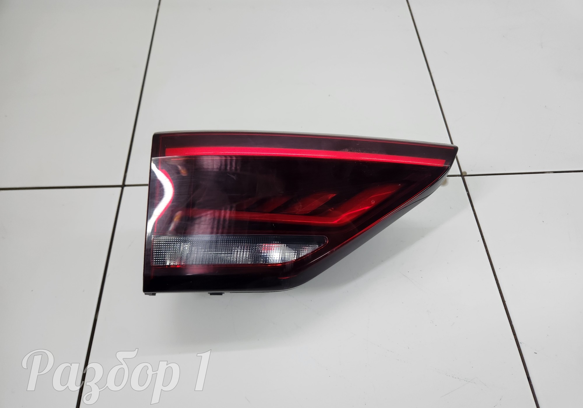 8890852388 Фонарь задний левый крышки багажника