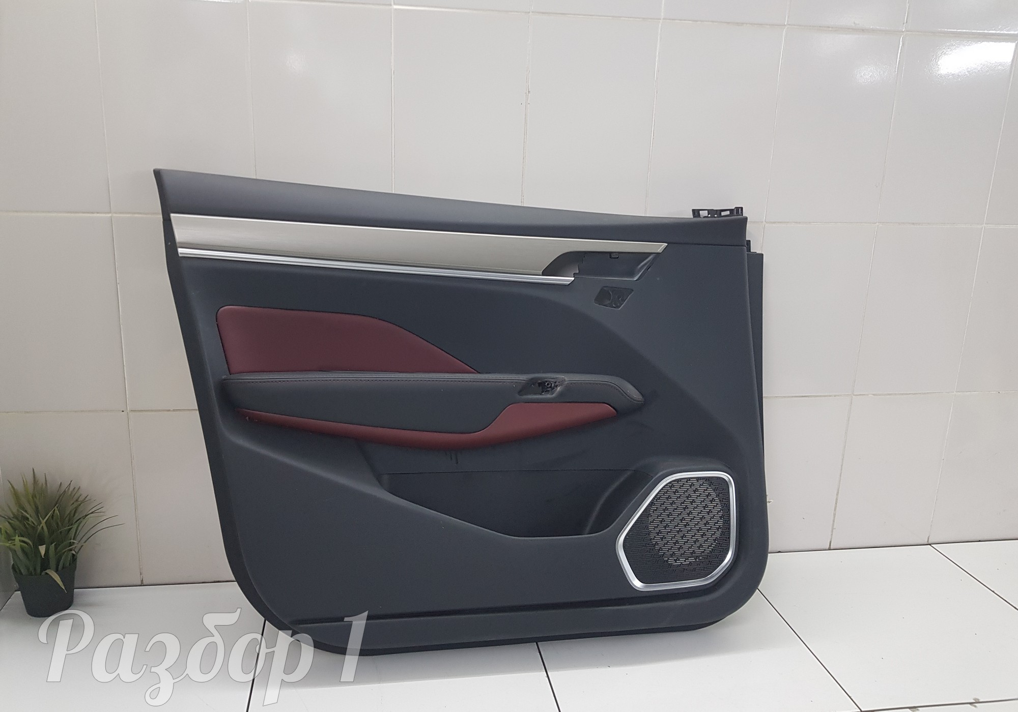 Обшивка двери передняя левая для Geely Coolray (с 2020)