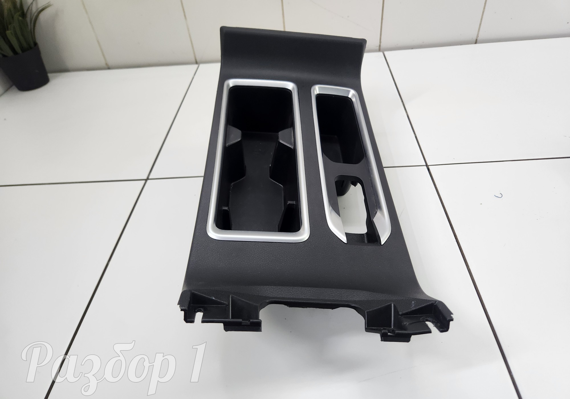 5305800AKZ0YA Накладка центральной консоли для Haval M6 II (с 2021)